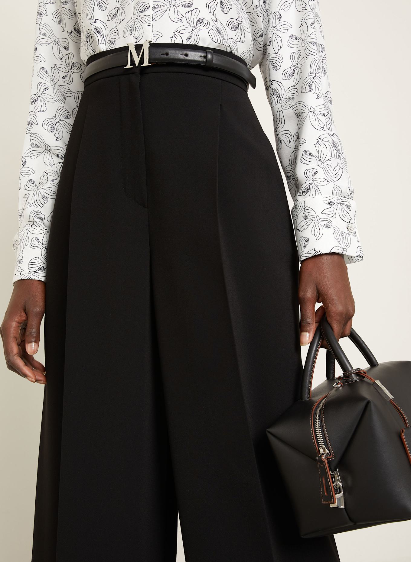 Max Mara Marlene kalhoty LACCATO: ČERNÁ