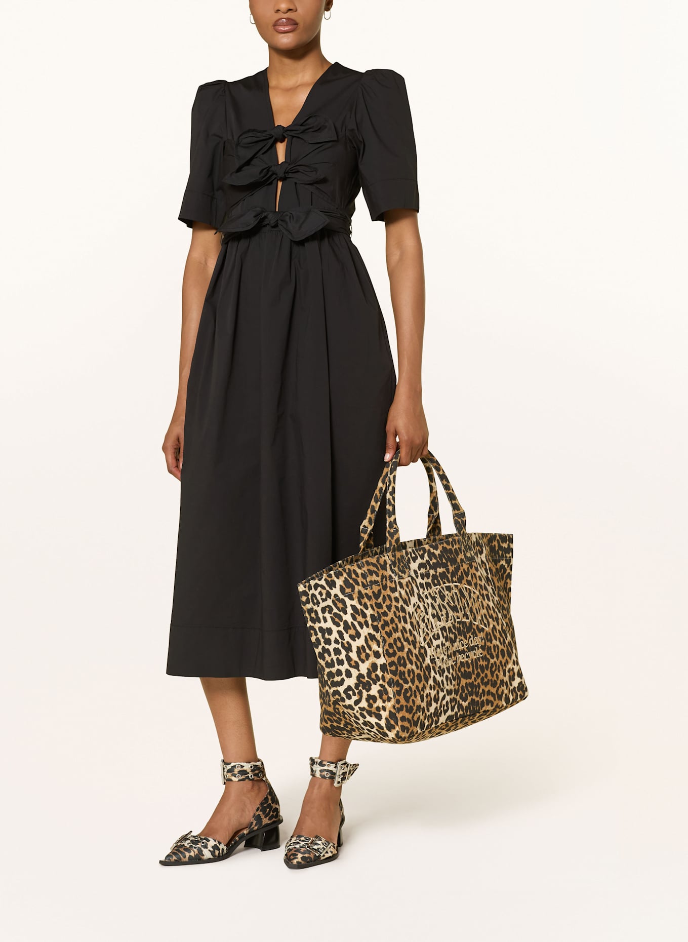 GANNI Kleid: SCHWARZ