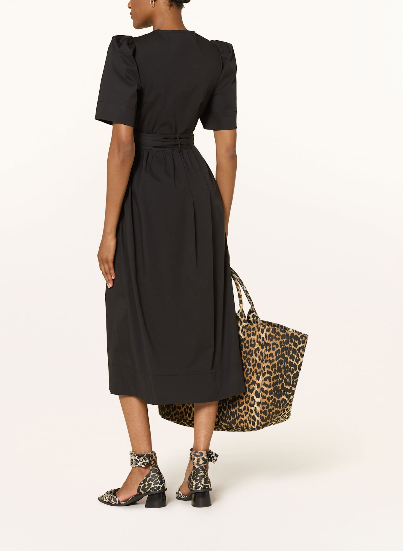 GANNI Kleid: SCHWARZ