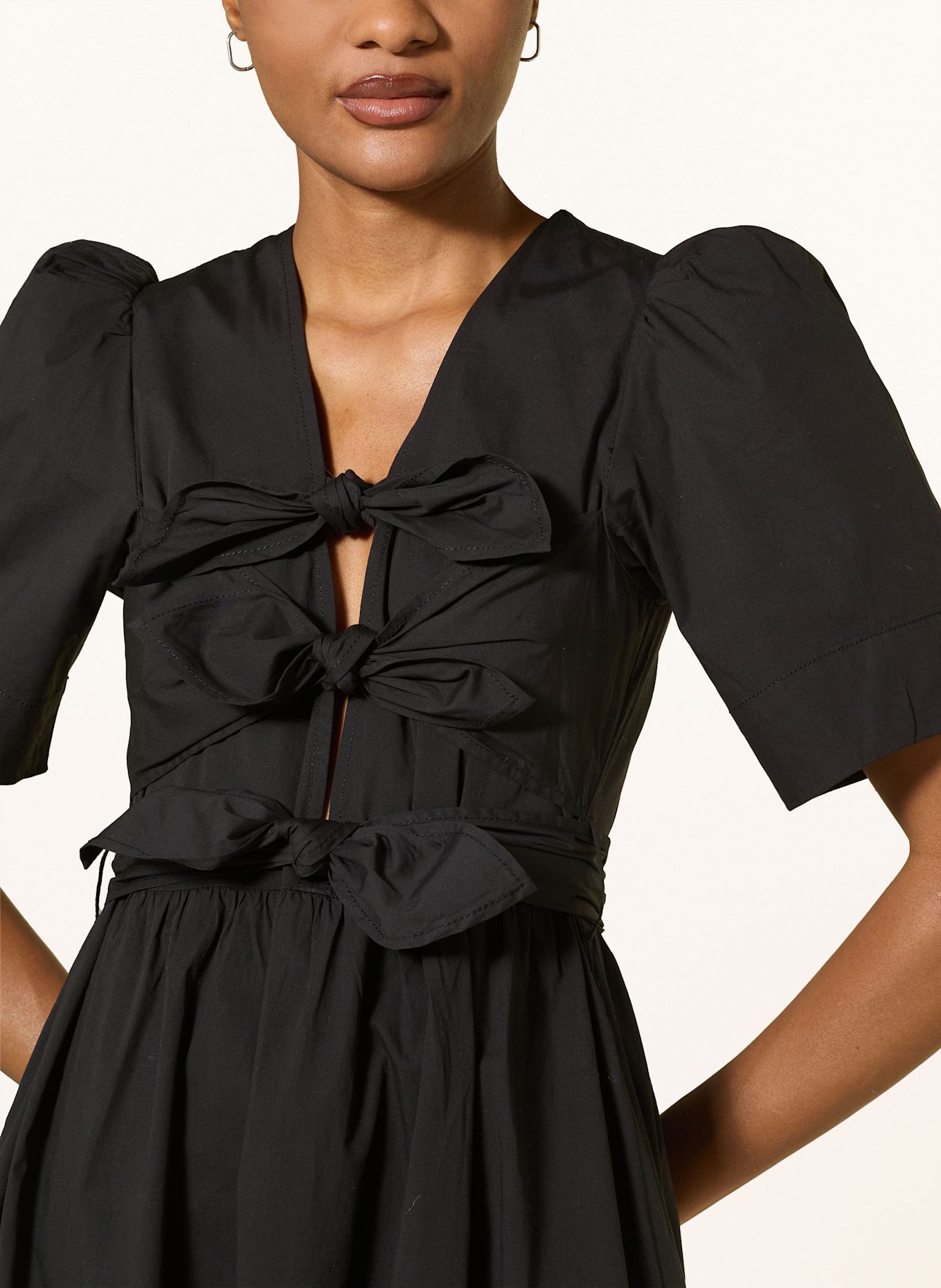 GANNI Kleid: SCHWARZ