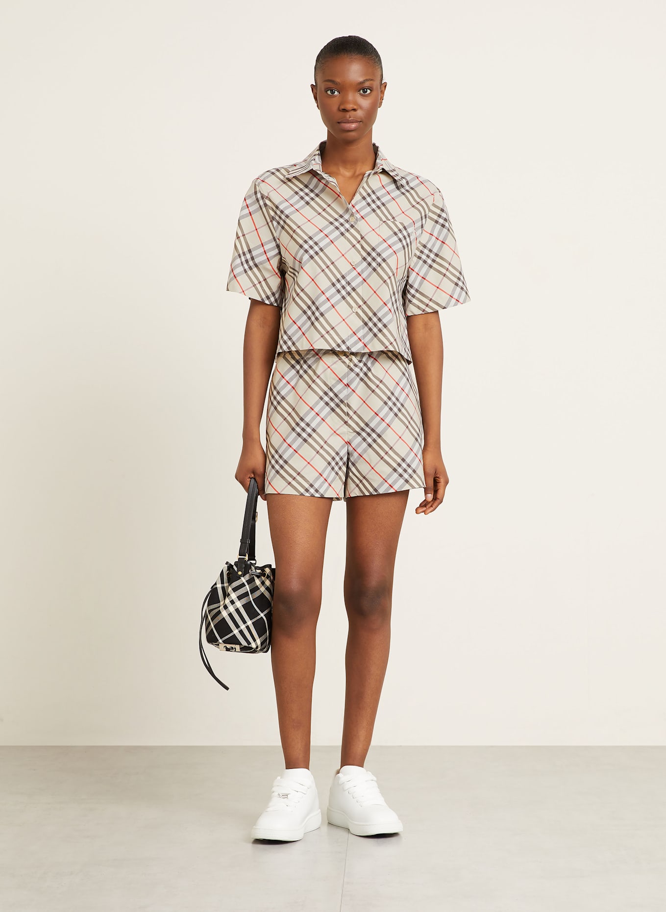 BURBERRY Szorty: KREMOWY/ CZARNY/ CZERWONY
