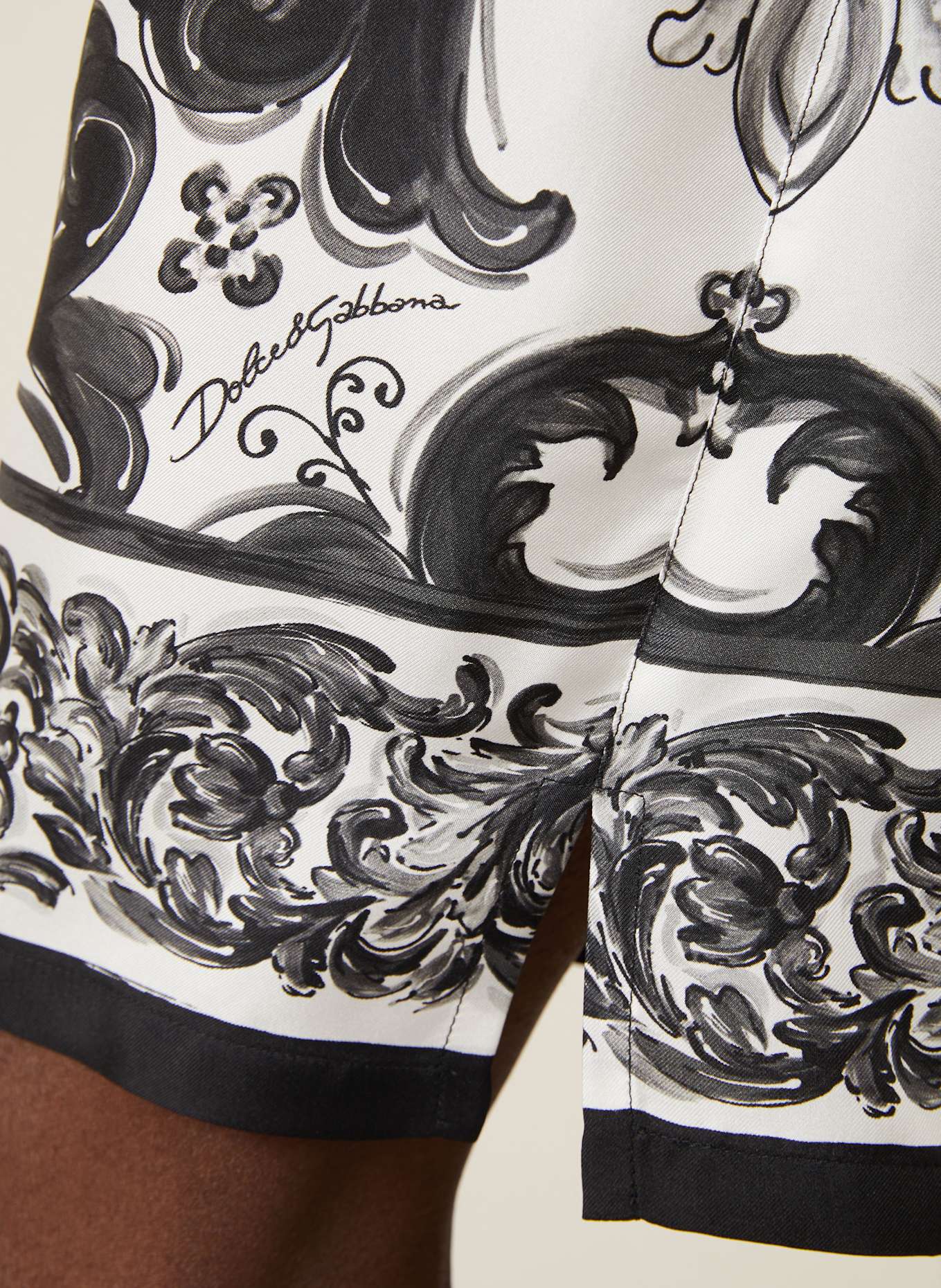 DOLCE & GABBANA Hedvábné šortky: ČERNÁ/ BÍLÁ/ TMAVĚ ŠEDÁ