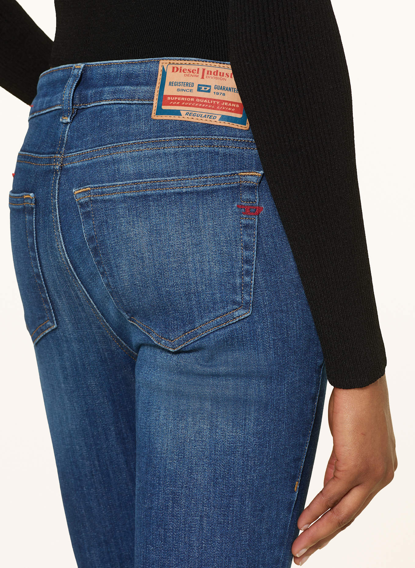 DIESEL Bootcut džíny 1969 D-EBBEY: 01