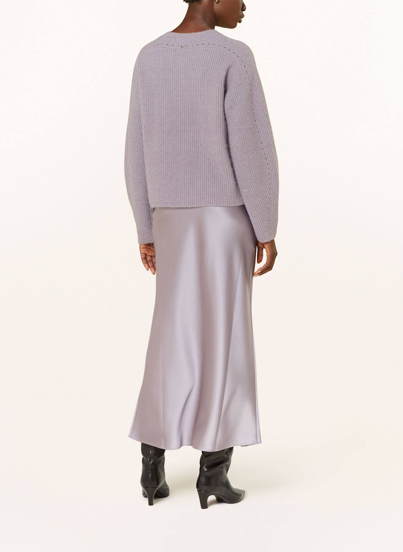 BOSS Satinrock VLACE in Wickeloptik: LILA