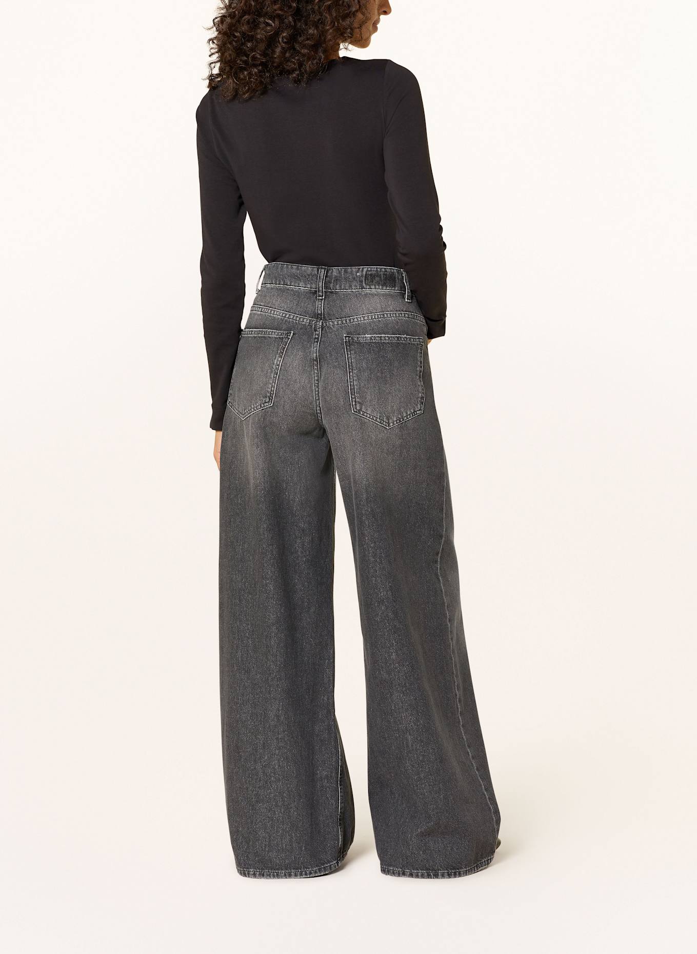 darling harbour Longsleeve: BLACK