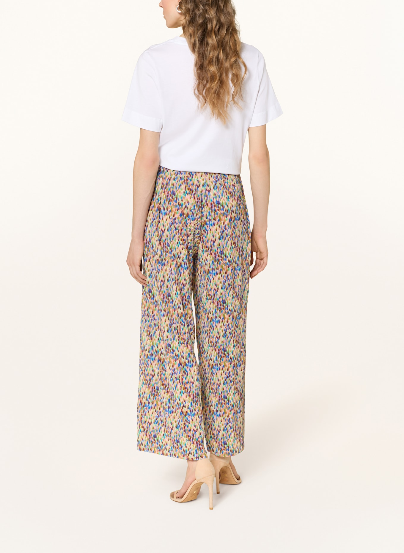 Rich & Royal Culottes: Skip an item carousel