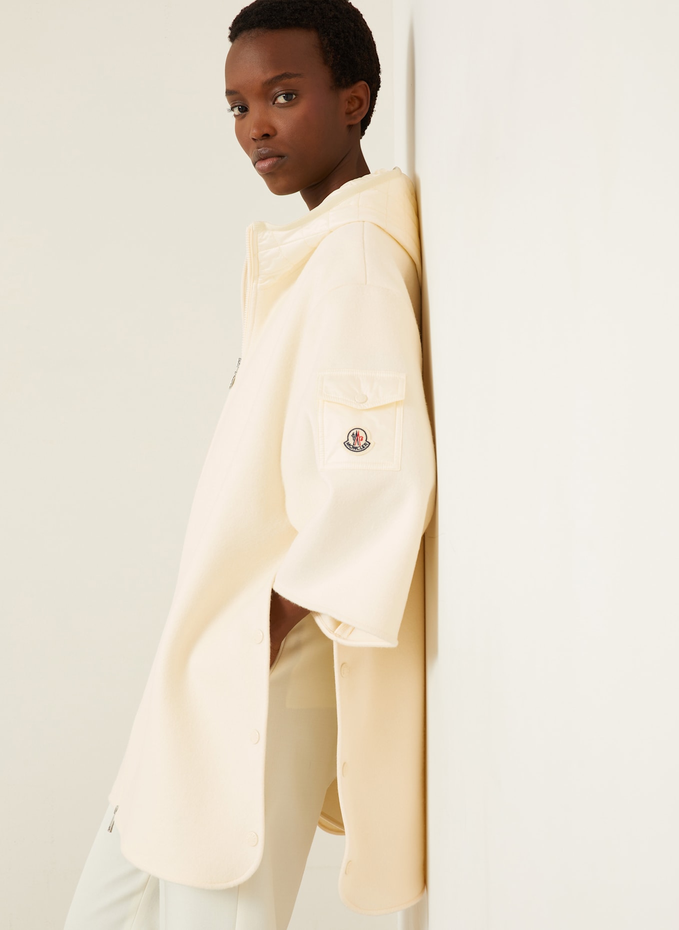 MONCLER Cape im Materialmix: ECRU