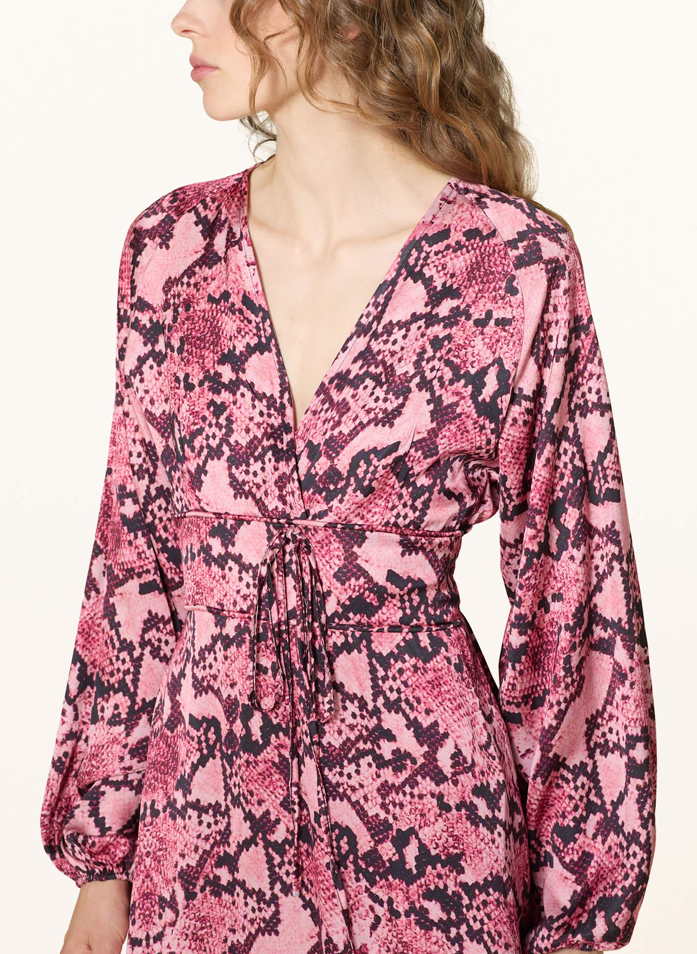 miss goodlife Satinkleid SNAKE: PINK