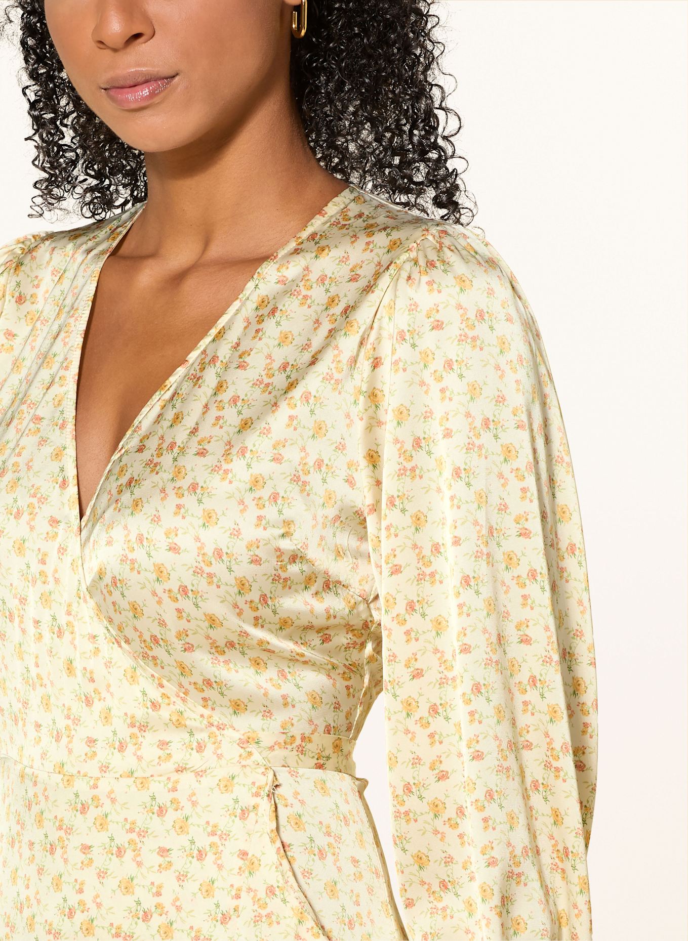 NEO NOIR Wickelkleid EVA aus Satin: HELLGELB / GRÜN / ROT