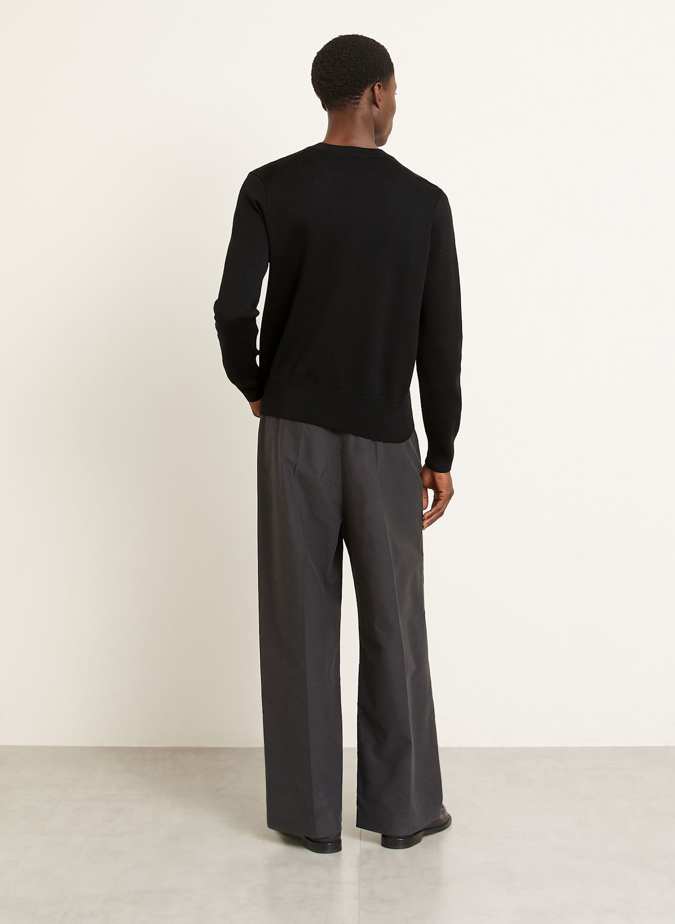 AMI PARIS Pullover: SCHWARZ