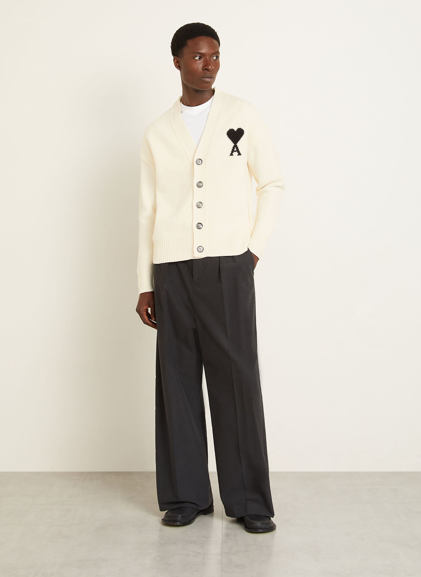 AMI PARIS Strickjacke: ECRU / SCHWARZ