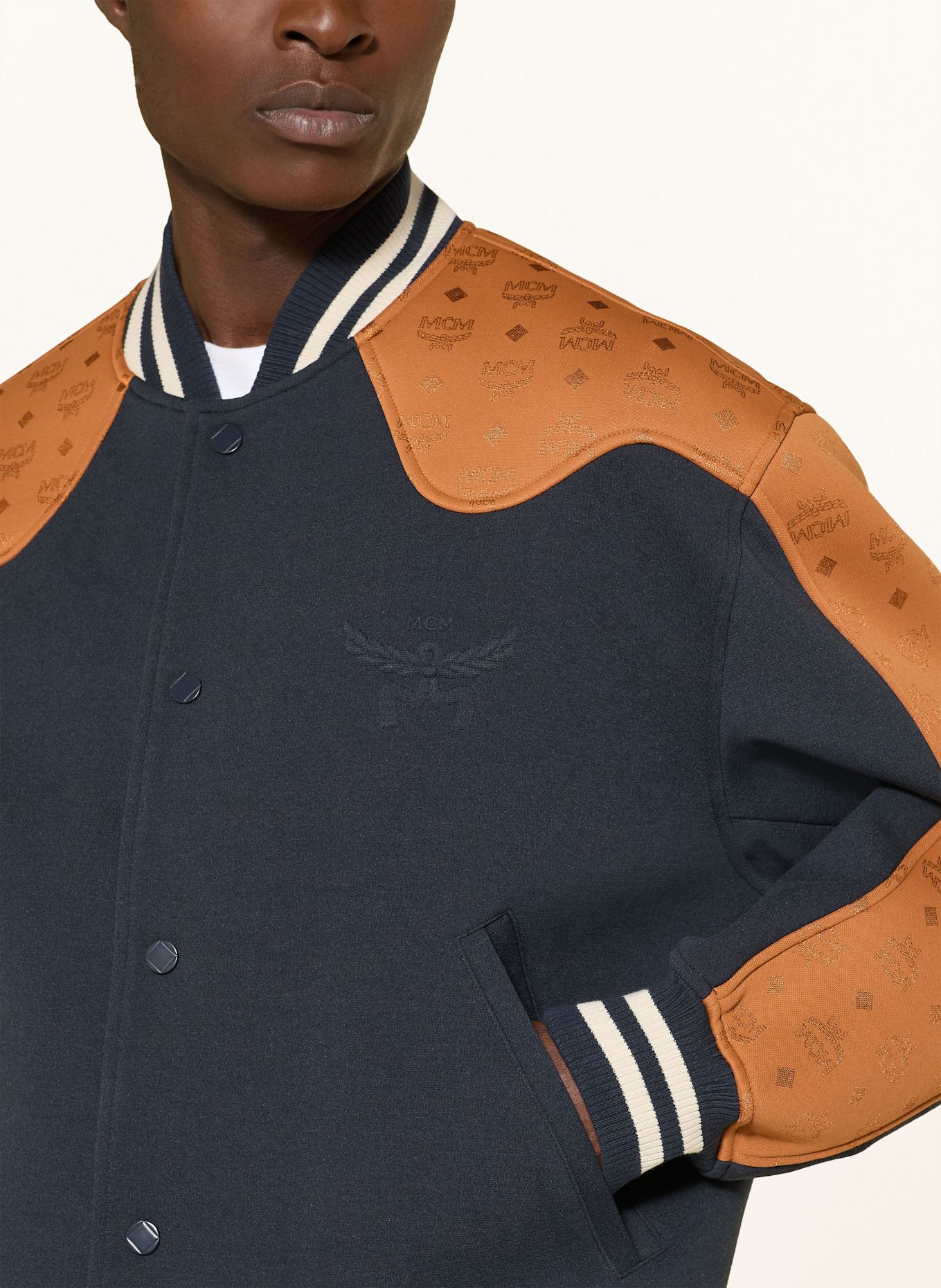 MCM College-Jacke im Materialmix: DUNKELBLAU / DUNKELORANGE / WEISS