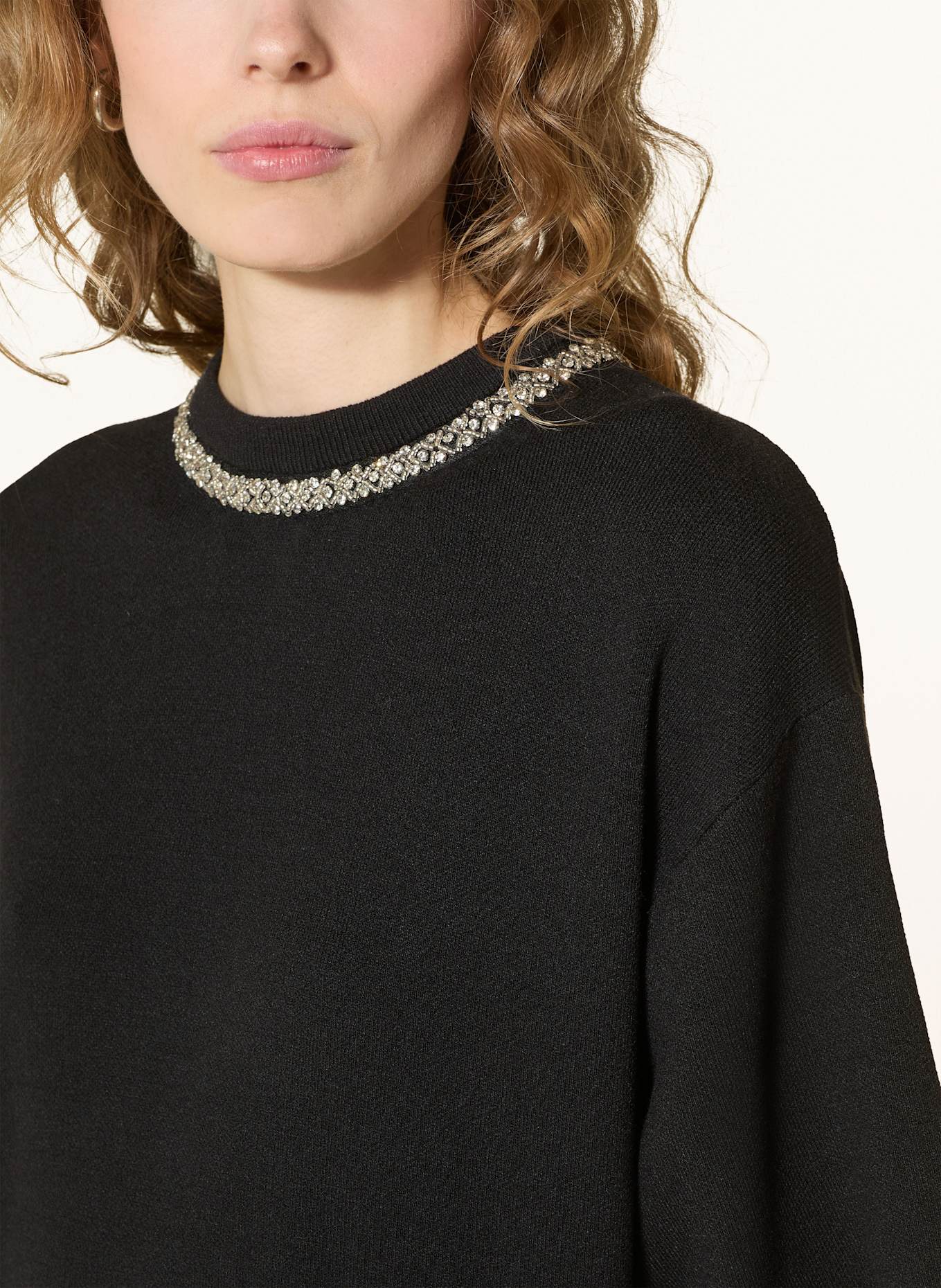 ICHI Strickkleid IHDORISE mit Schmucksteinen: SCHWARZ