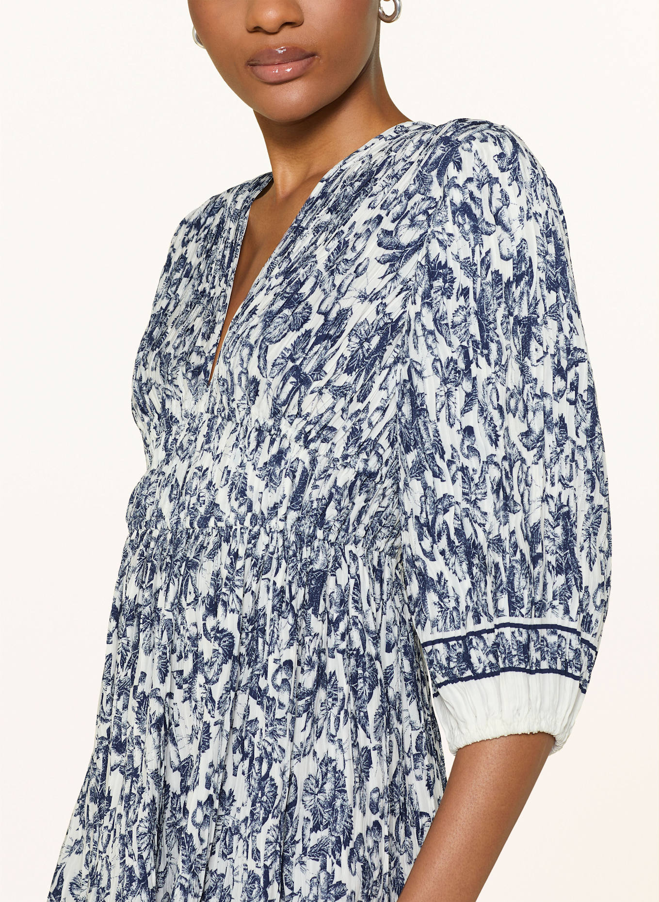 maje Plisseekleid mit 3/4-Arm: DUNKELBLAU/ WEISS