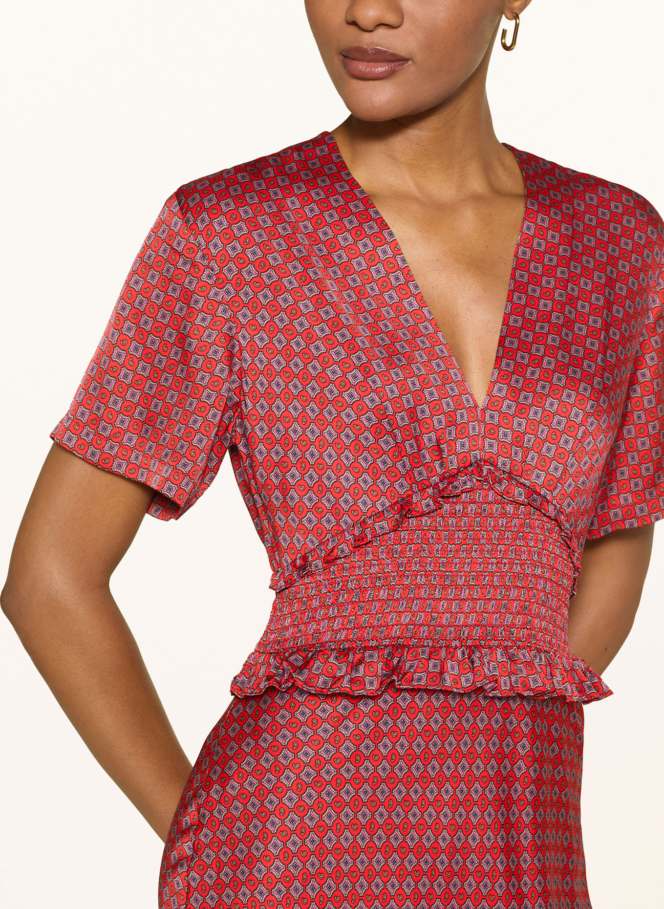 SANDRO Satinkleid mit Rüschen: ROT / PINK