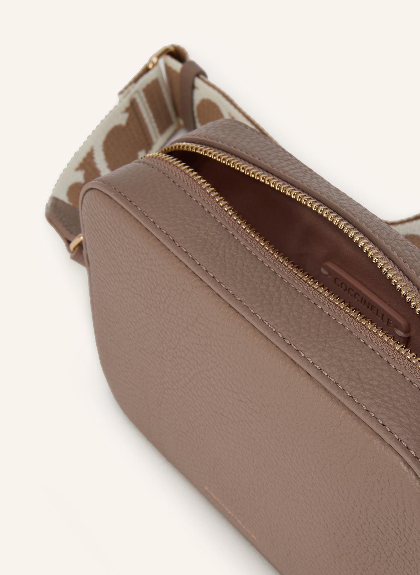 COCCINELLE Umhängetasche: BEIGE