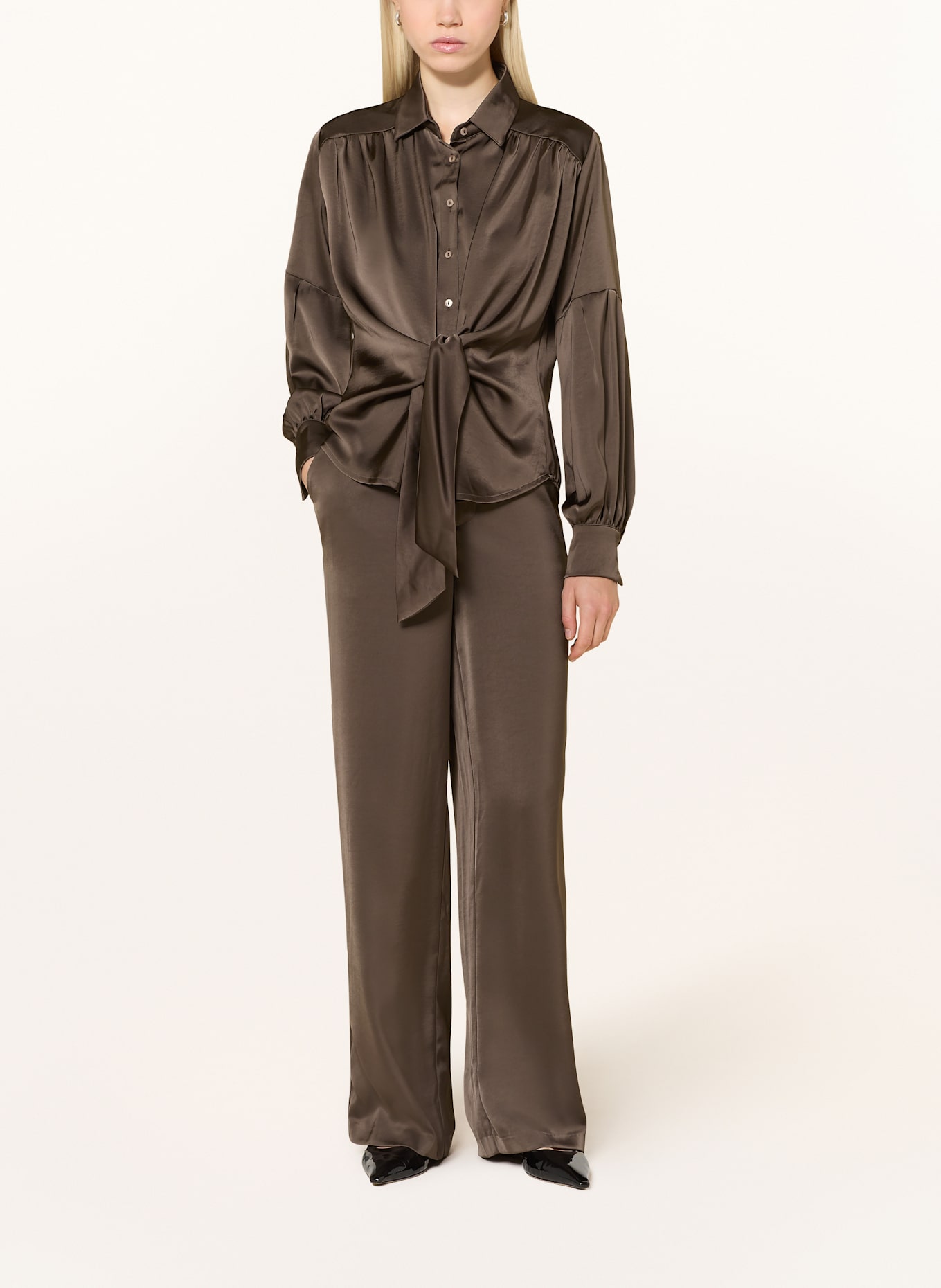 NEO NOIR Blusenshirt NAJA aus Satin: DUNKELBRAUN