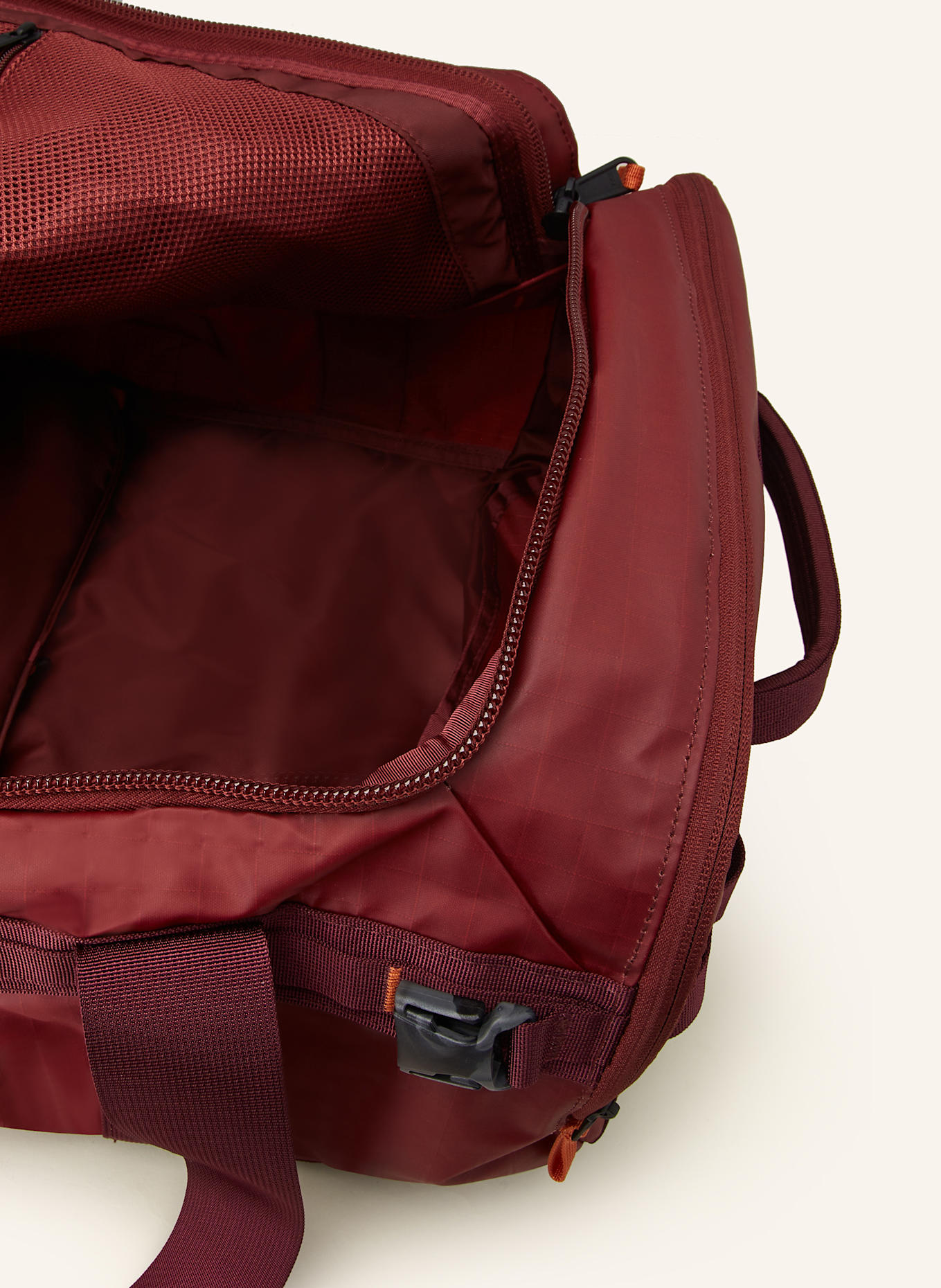 THE NORTH FACE Reisetasche BASE CAMP VOYAGER 62 l: DUNKELROT