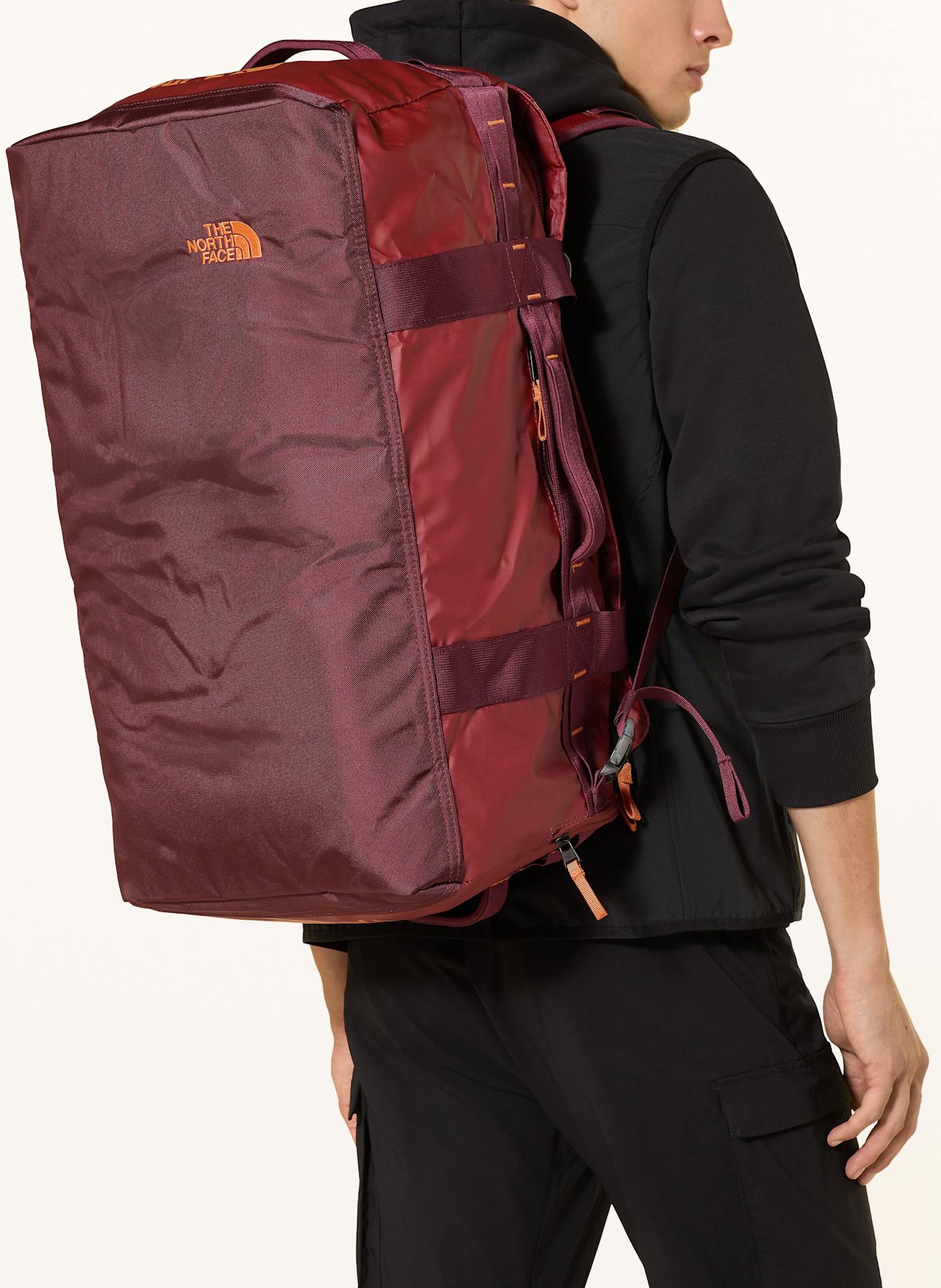 THE NORTH FACE Reisetasche BASE CAMP VOYAGER 62 l: DUNKELROT