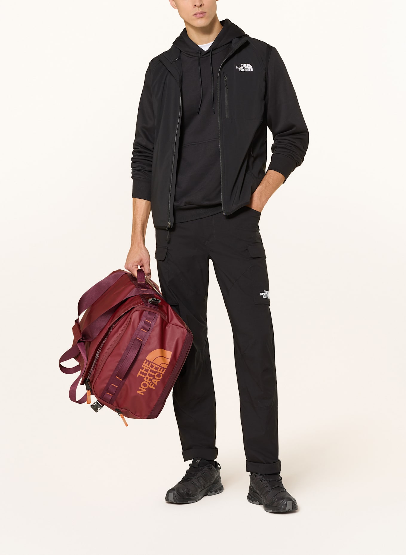 THE NORTH FACE Reisetasche BASE CAMP VOYAGER 62 l: DUNKELROT