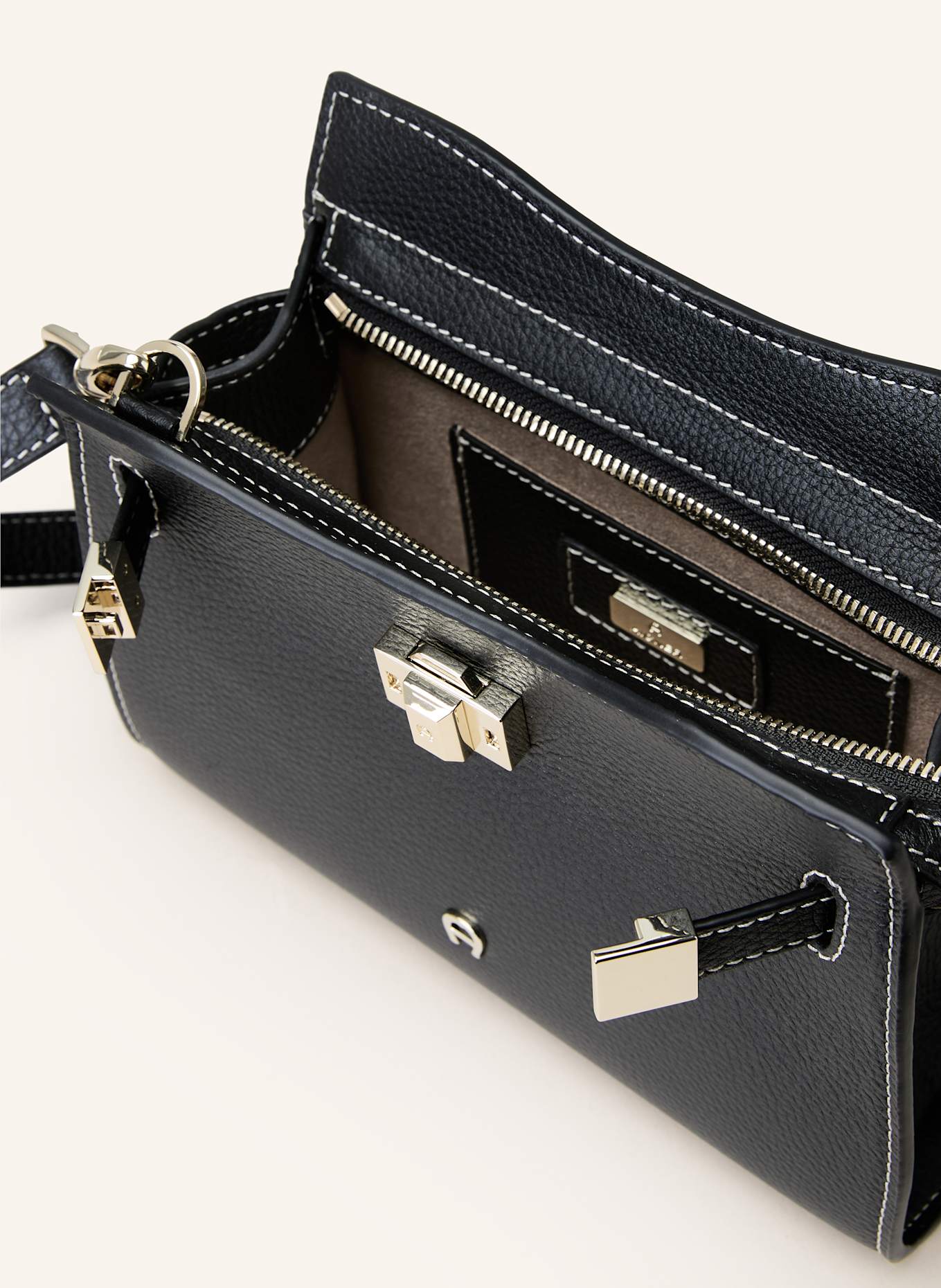 AIGNER Umhängetasche FARAH: SCHWARZ