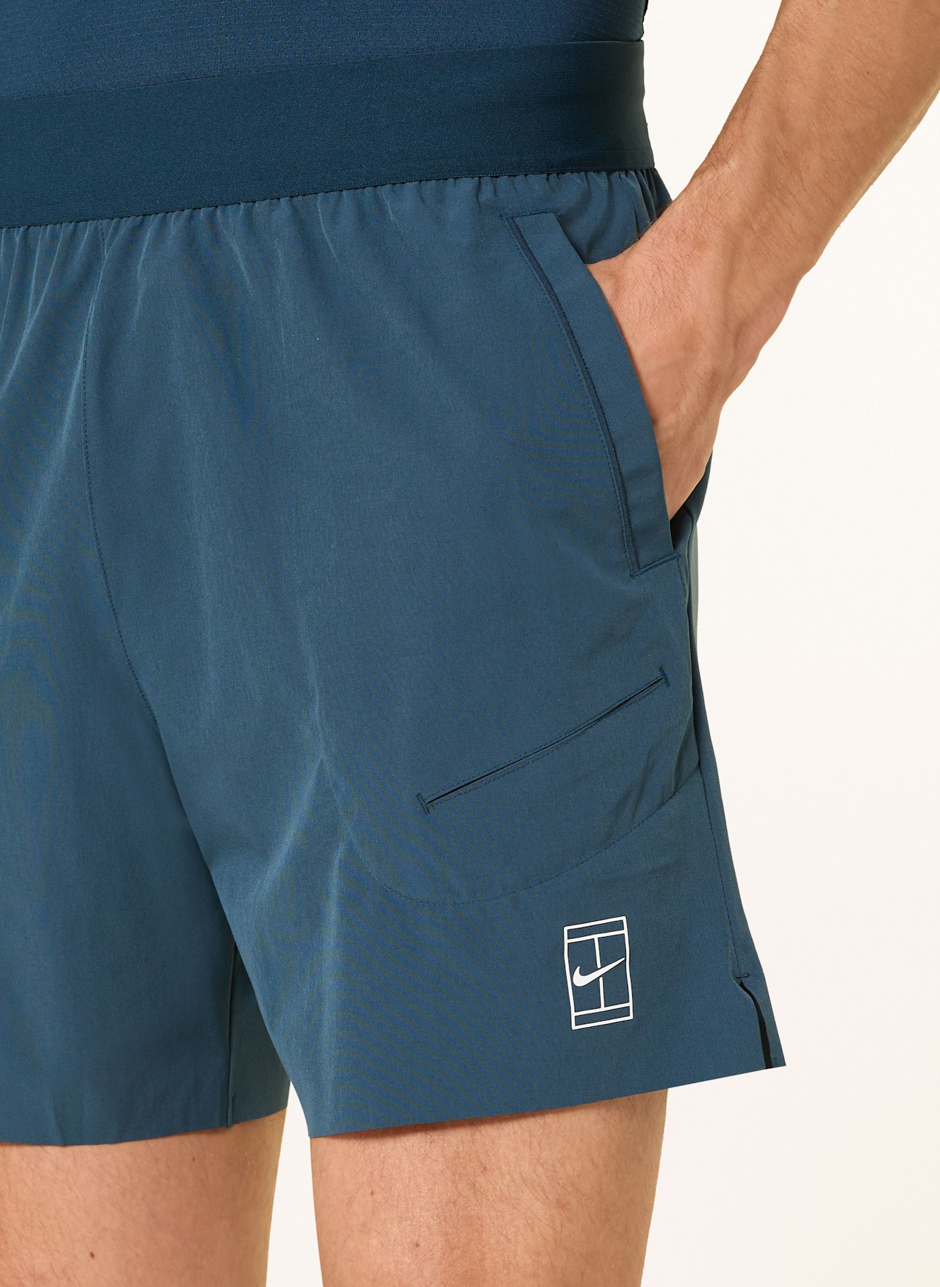 Nike Pantaloni scurți de tenis COURT ADVANTAGE: ALBASTRU ÎNCHIS