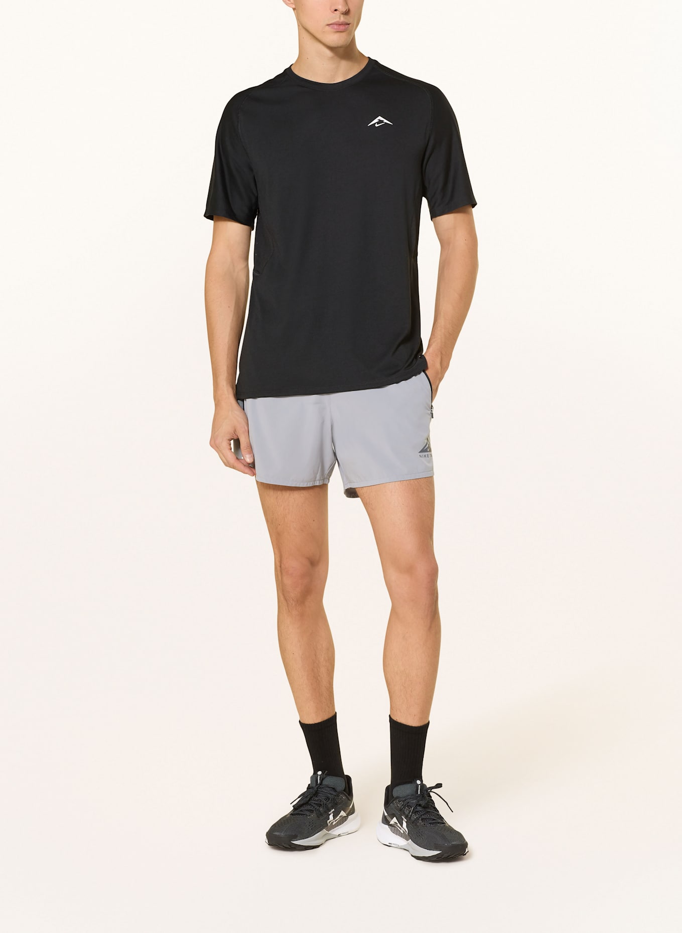 Nike Koszulka do biegania SOLAR CHASE: CZARNY