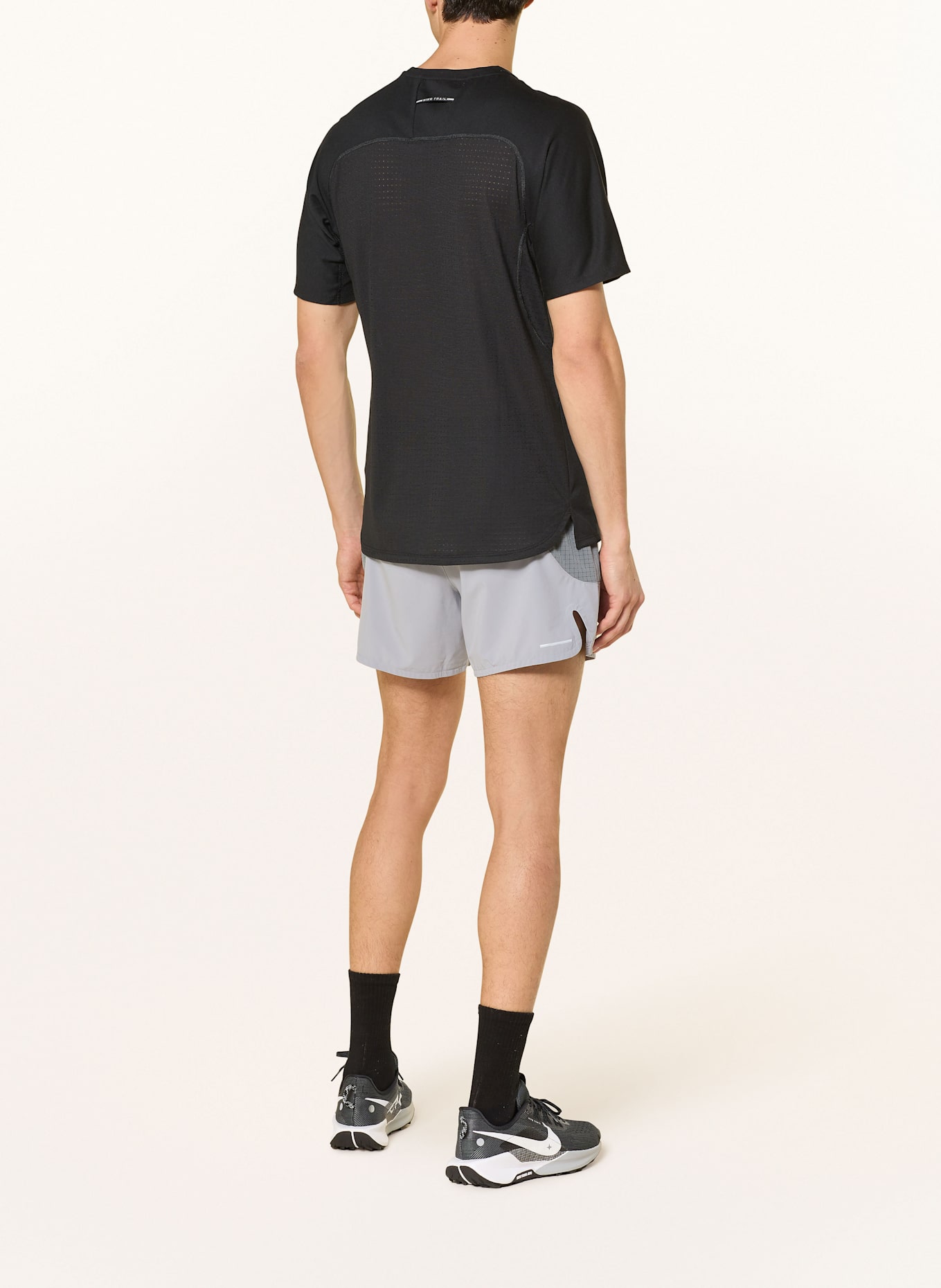 Nike Koszulka do biegania SOLAR CHASE: CZARNY