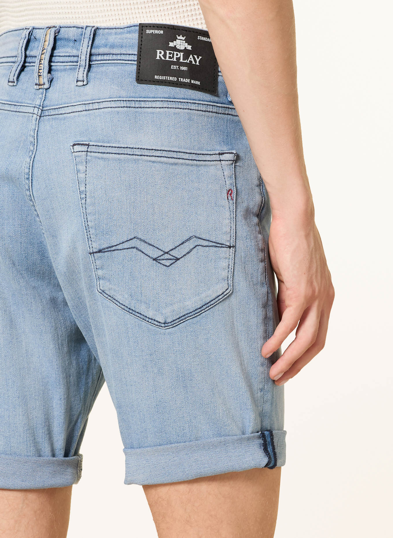 REPLAY Jeansshorts RBJ. 981 Tapered Fit: 010 LIGHT BLUE