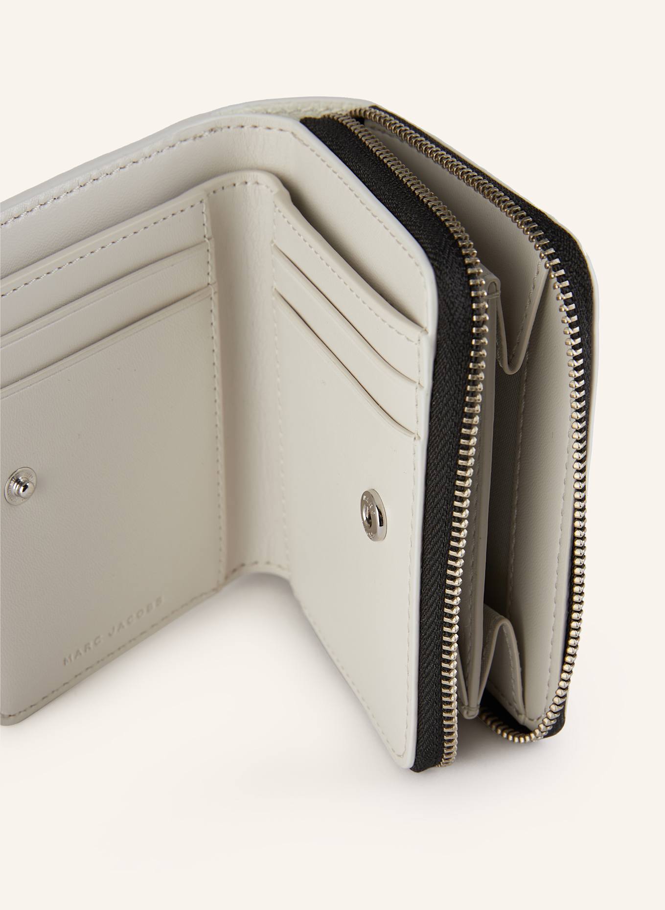 MARC JACOBS Portfel THE WILD DAISY MINI COMPACT WALLET: BIAŁY / JASNOZIELONY / CIEMNOŻÓŁTY