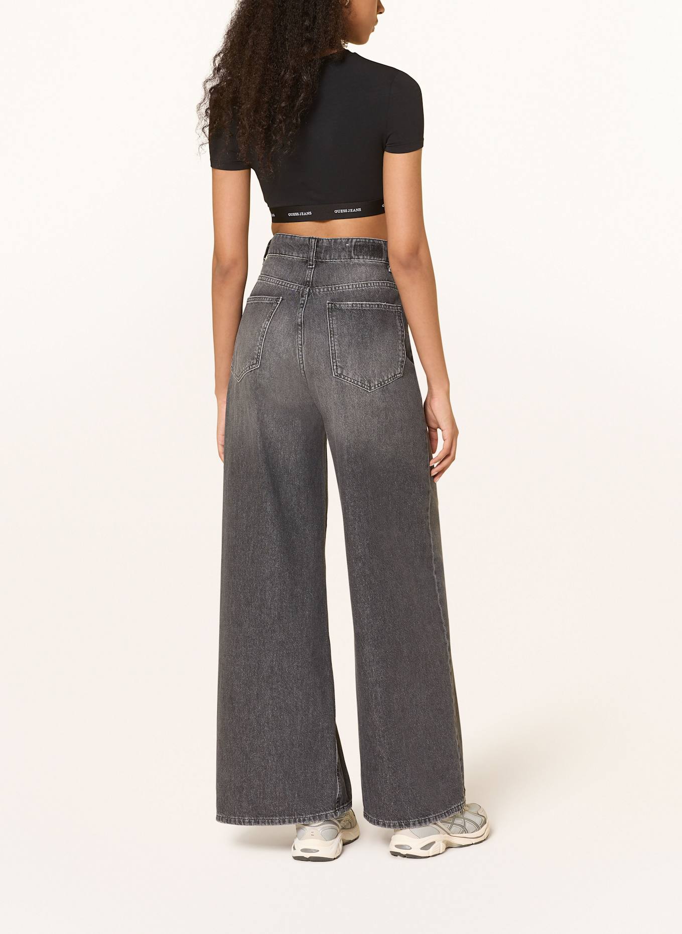 GUESS JEANS Cropped-Shirt: SCHWARZ