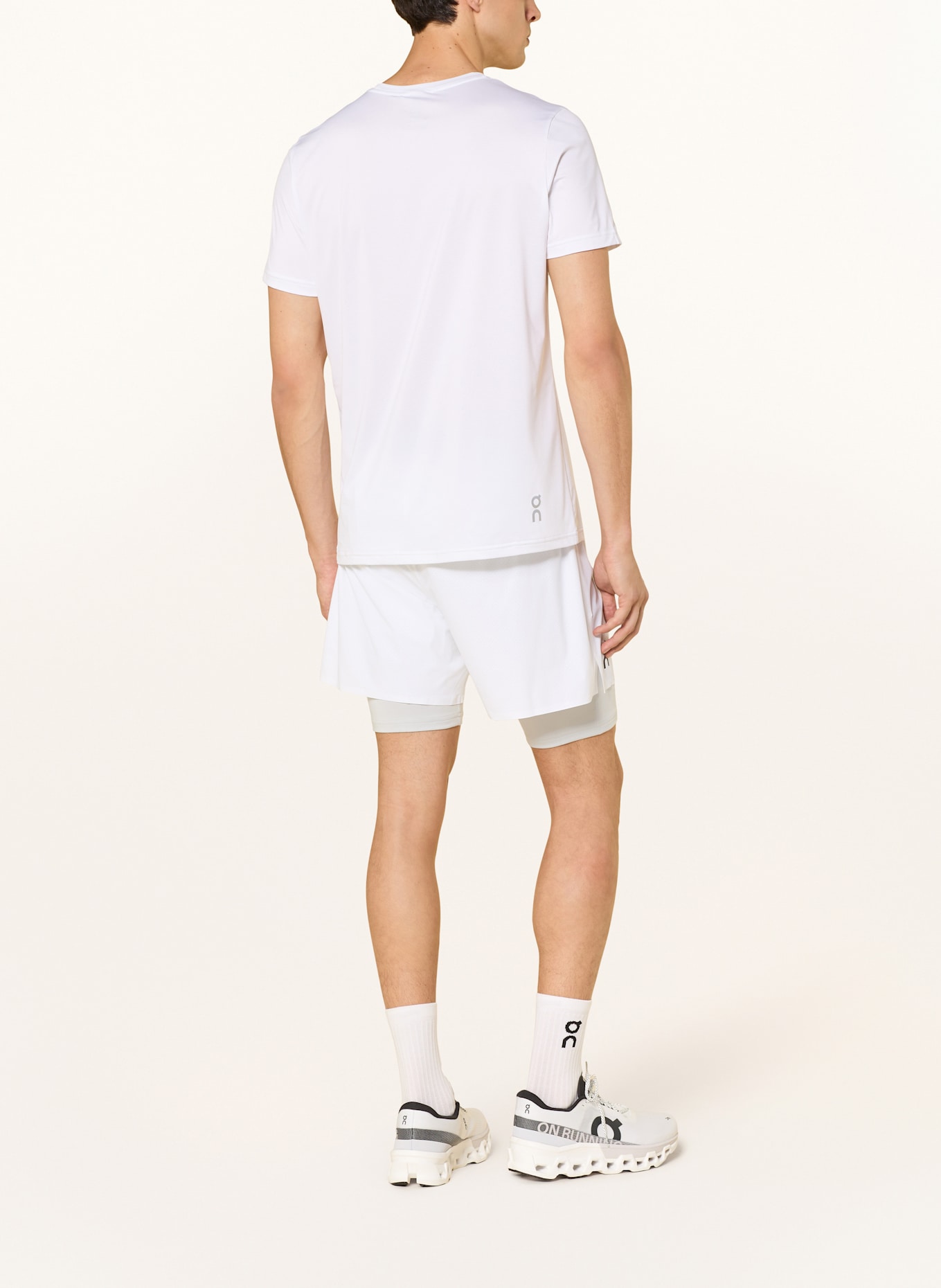 On Szorty do biegania 2 w 1 PERFORMANCE: JASNOCZARY