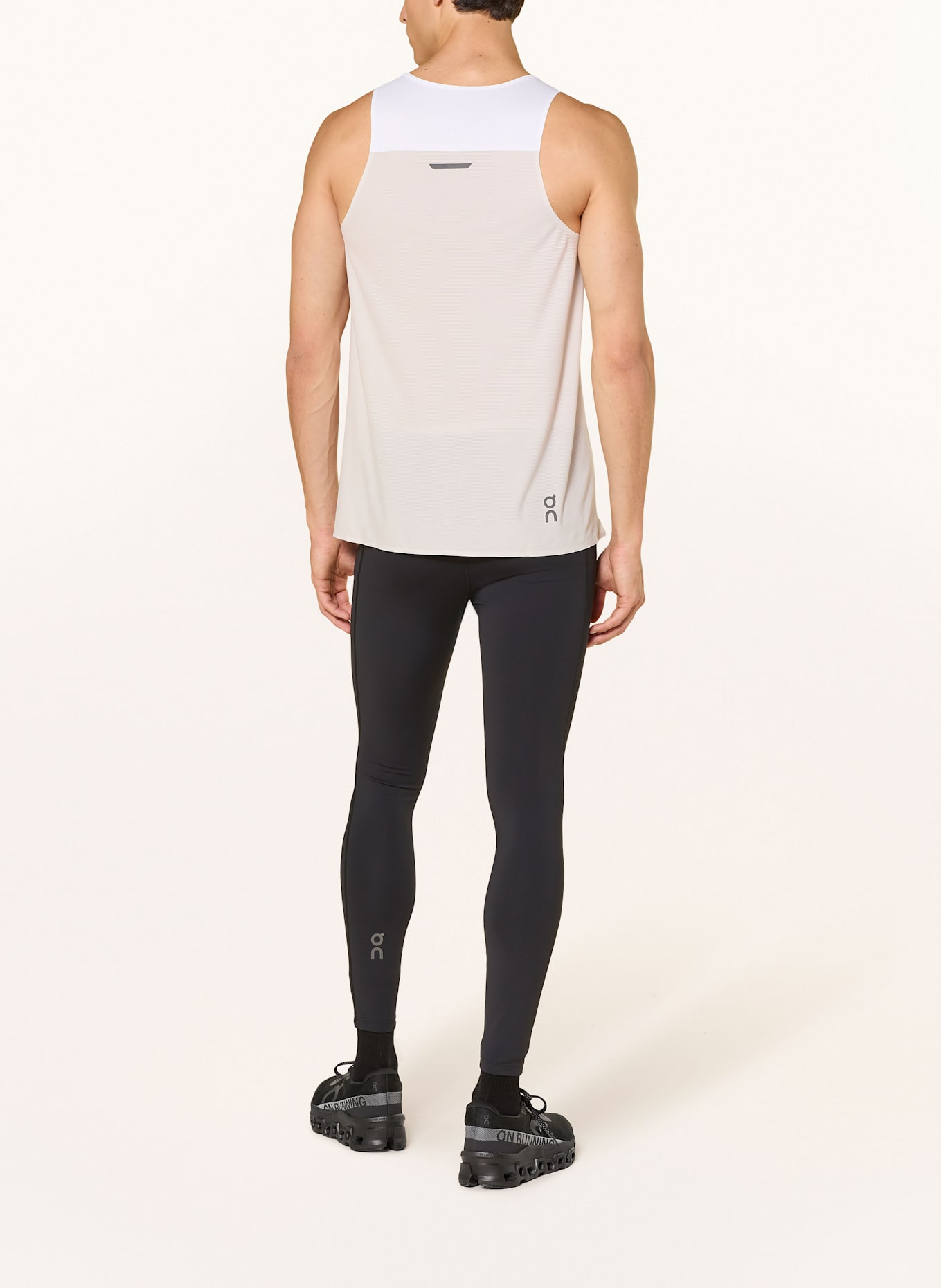 On Running top PERFORMANCE TANK: CREAM/ WHITE