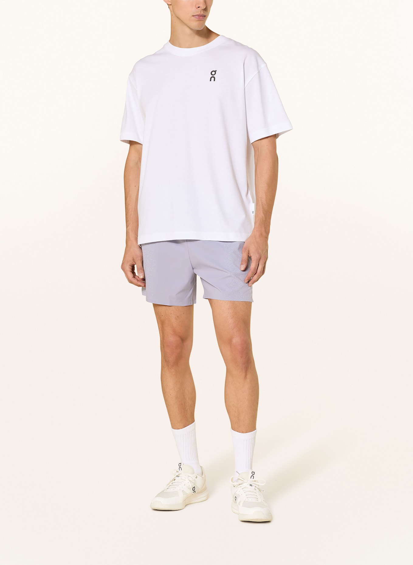 On T-shirt CLUB-T: BIAŁY