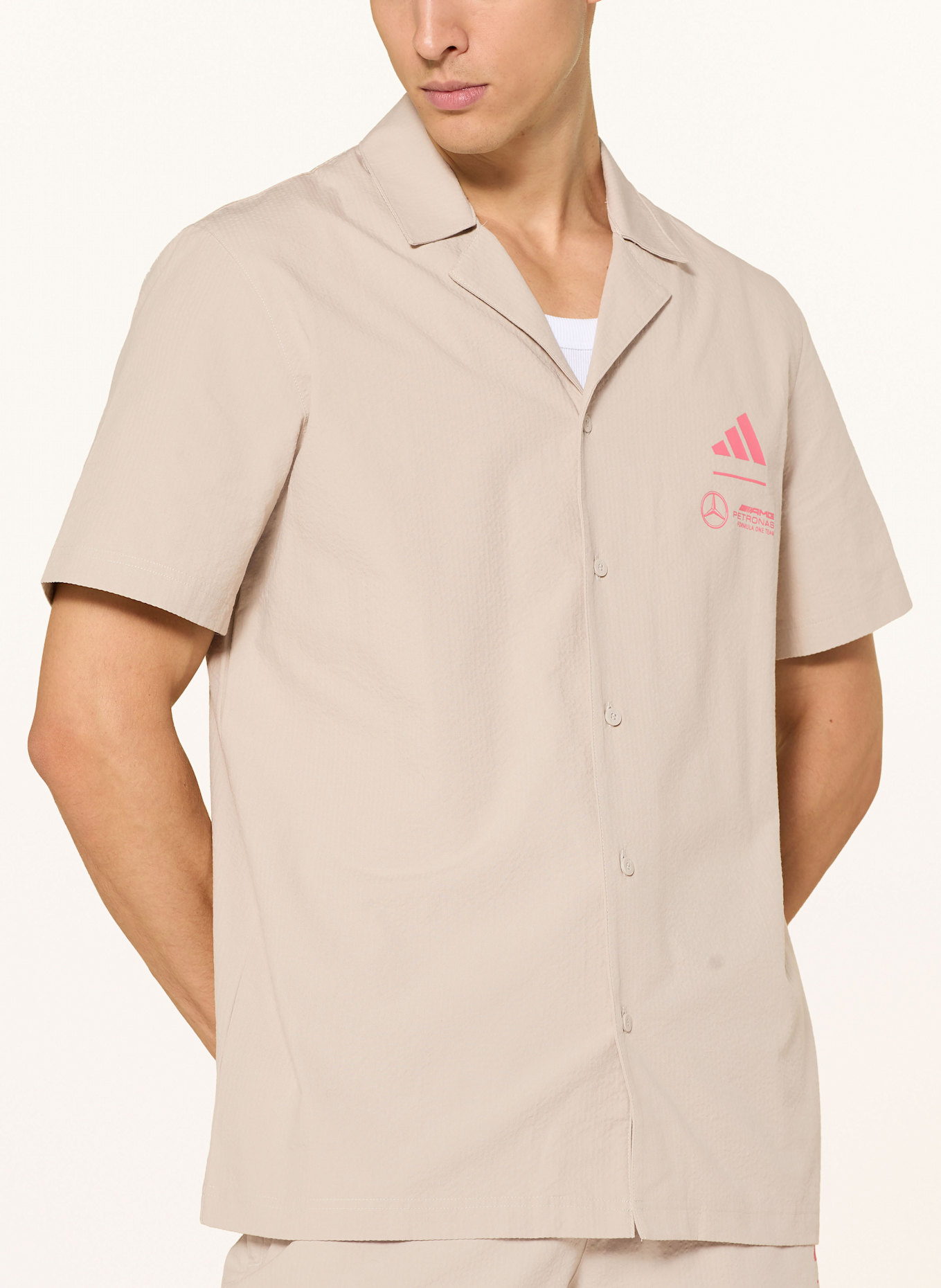 adidas Resorthemd MERCEDES - AMG PETRONAS FORMULA ONE TEAM SUMMER Loose Fit: BEIGE