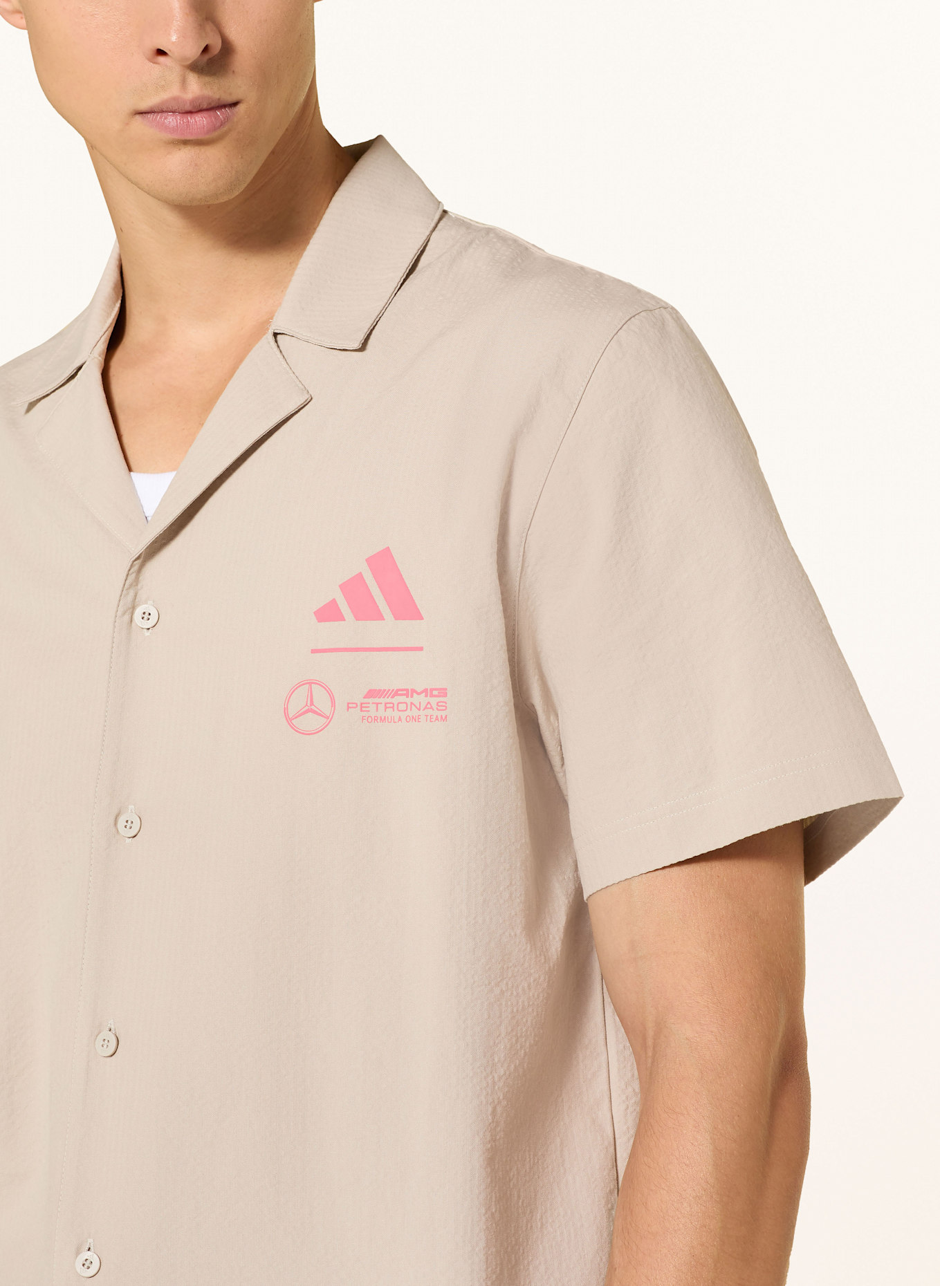 adidas Resorthemd MERCEDES - AMG PETRONAS FORMULA ONE TEAM SUMMER Loose Fit: BEIGE