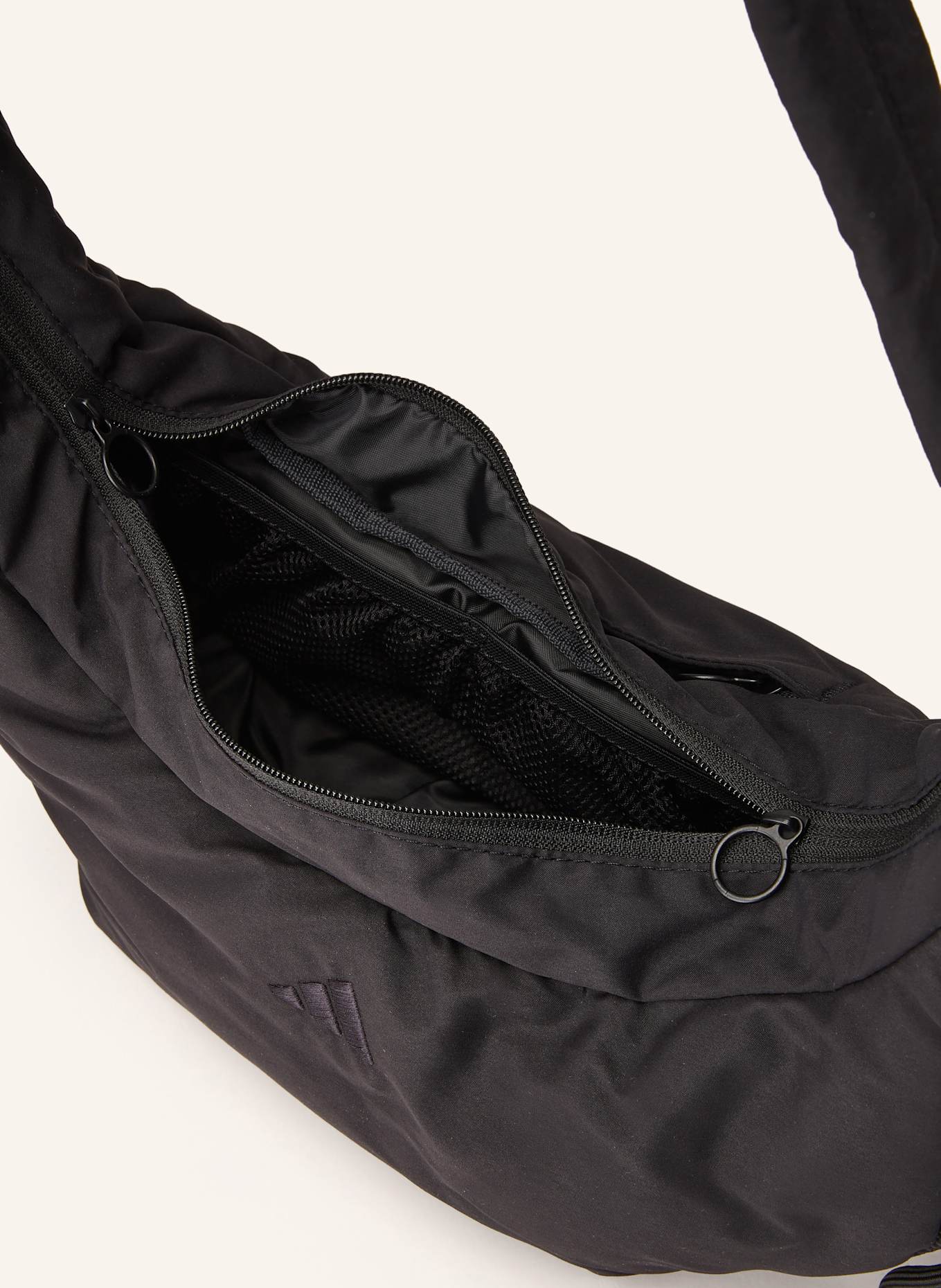 adidas Taška přes rameno MUST HAVES PUFFY: ČERNÁ
