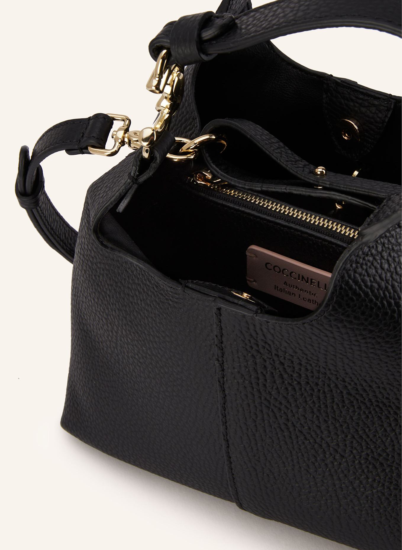 COCCINELLE Handtasche mit Pouch: SCHWARZ