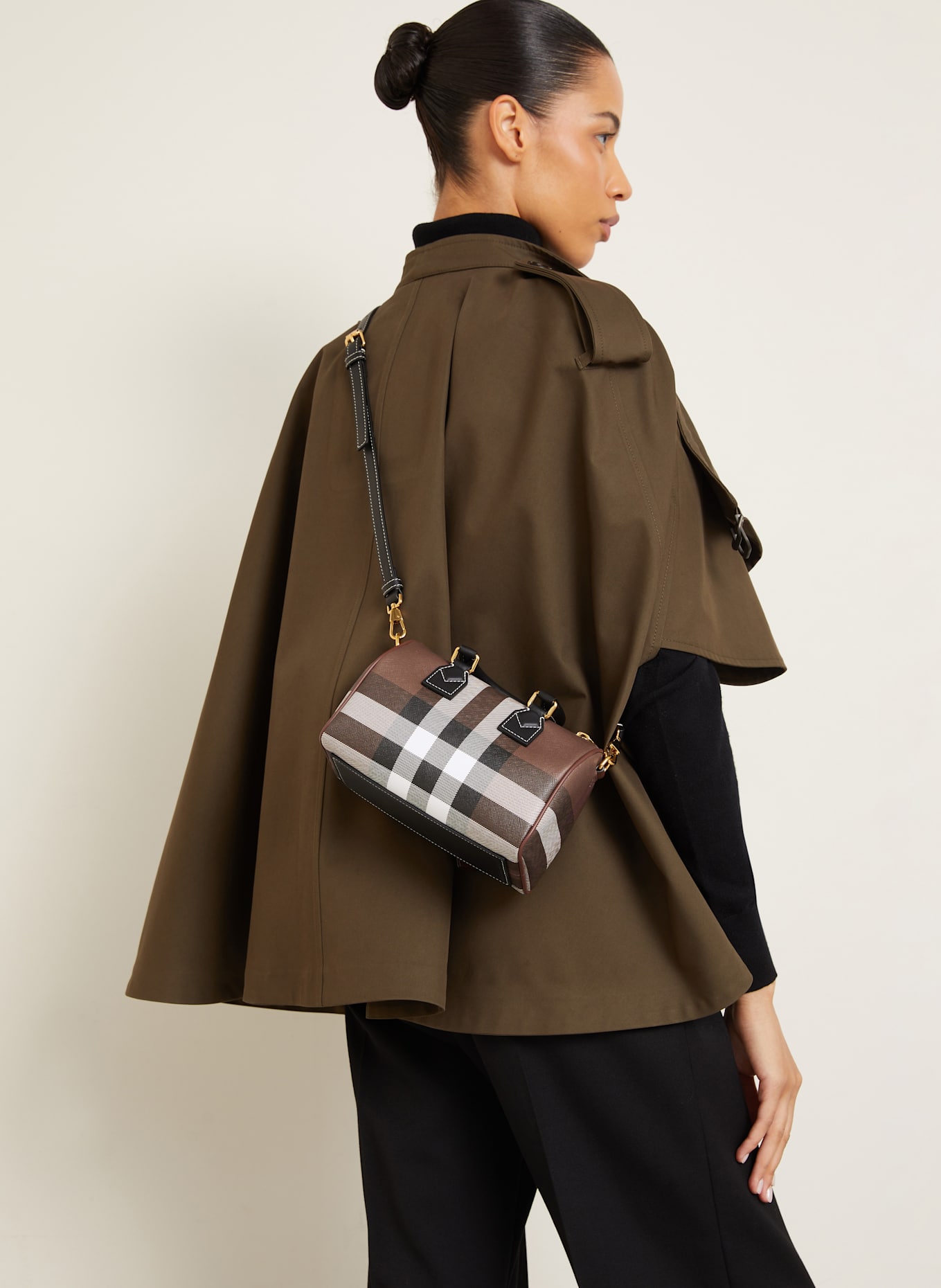 BURBERRY Umhängetasche: BRAUN / SCHWARZ