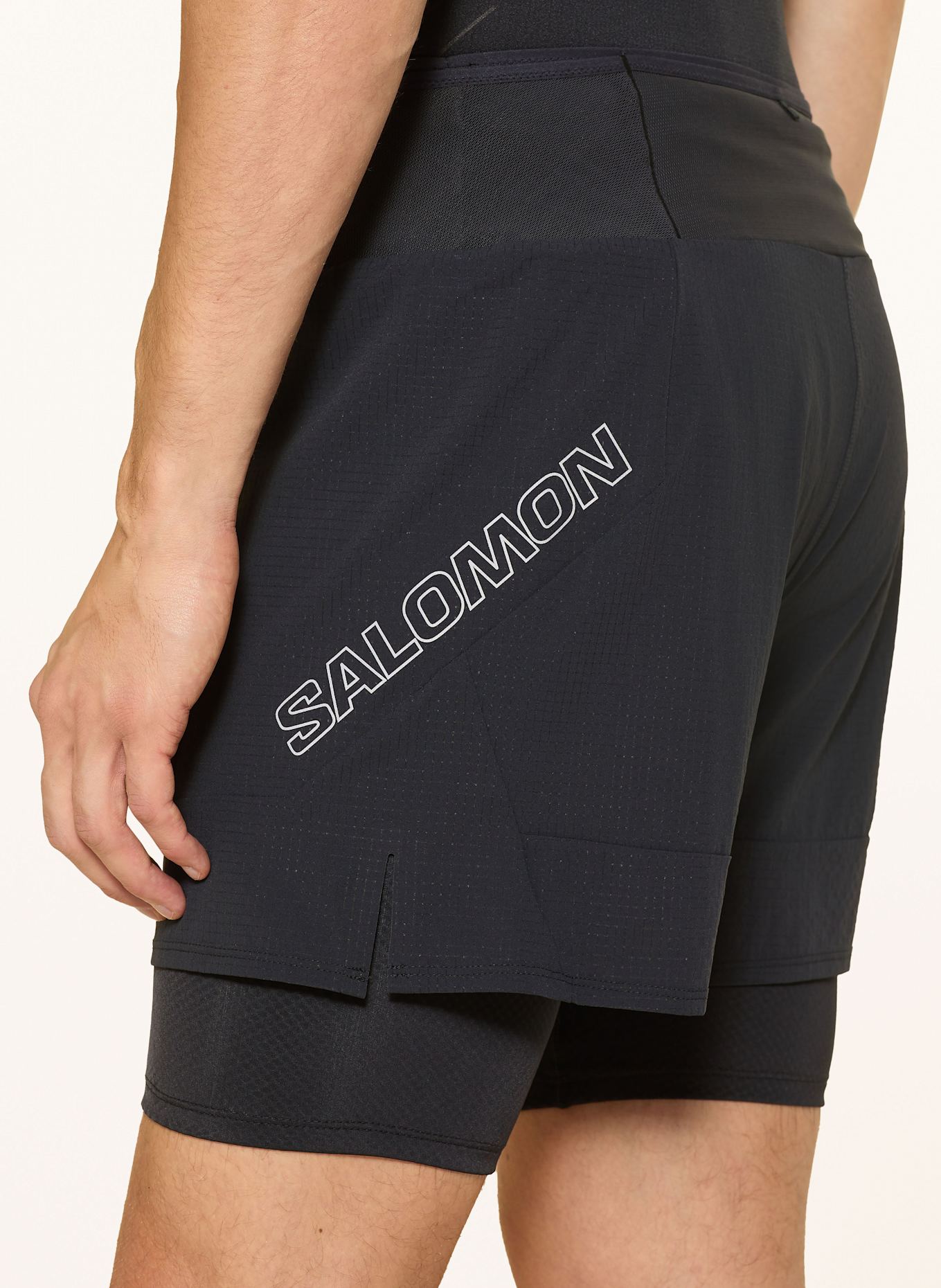 SALOMON 2-in-1-Laufshorts SENSE AERO: SCHWARZ