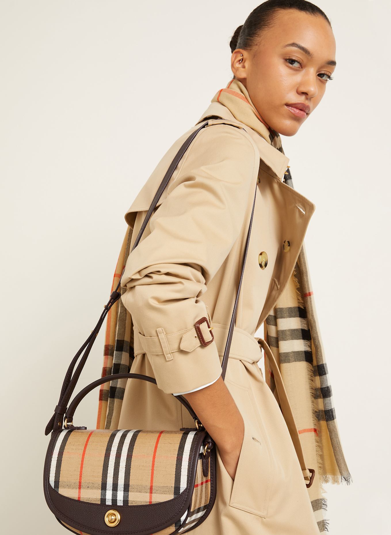 BURBERRY Umhängetasche HIGHLANDS: BEIGE / SCHWARZ / ROT