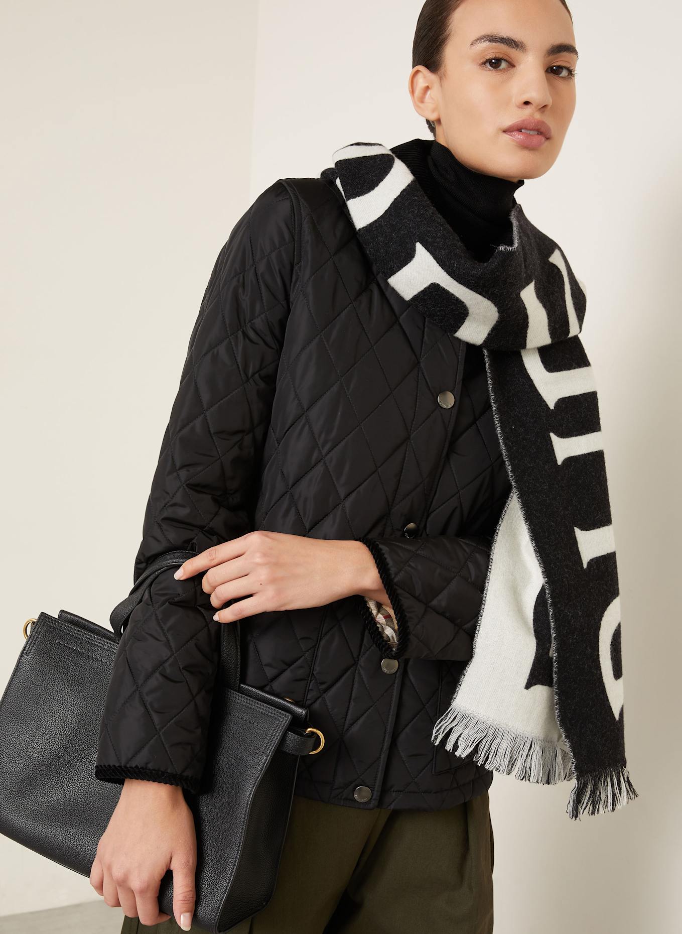 BURBERRY Kurtka pikowana: CZARNY/ BEŻOWY