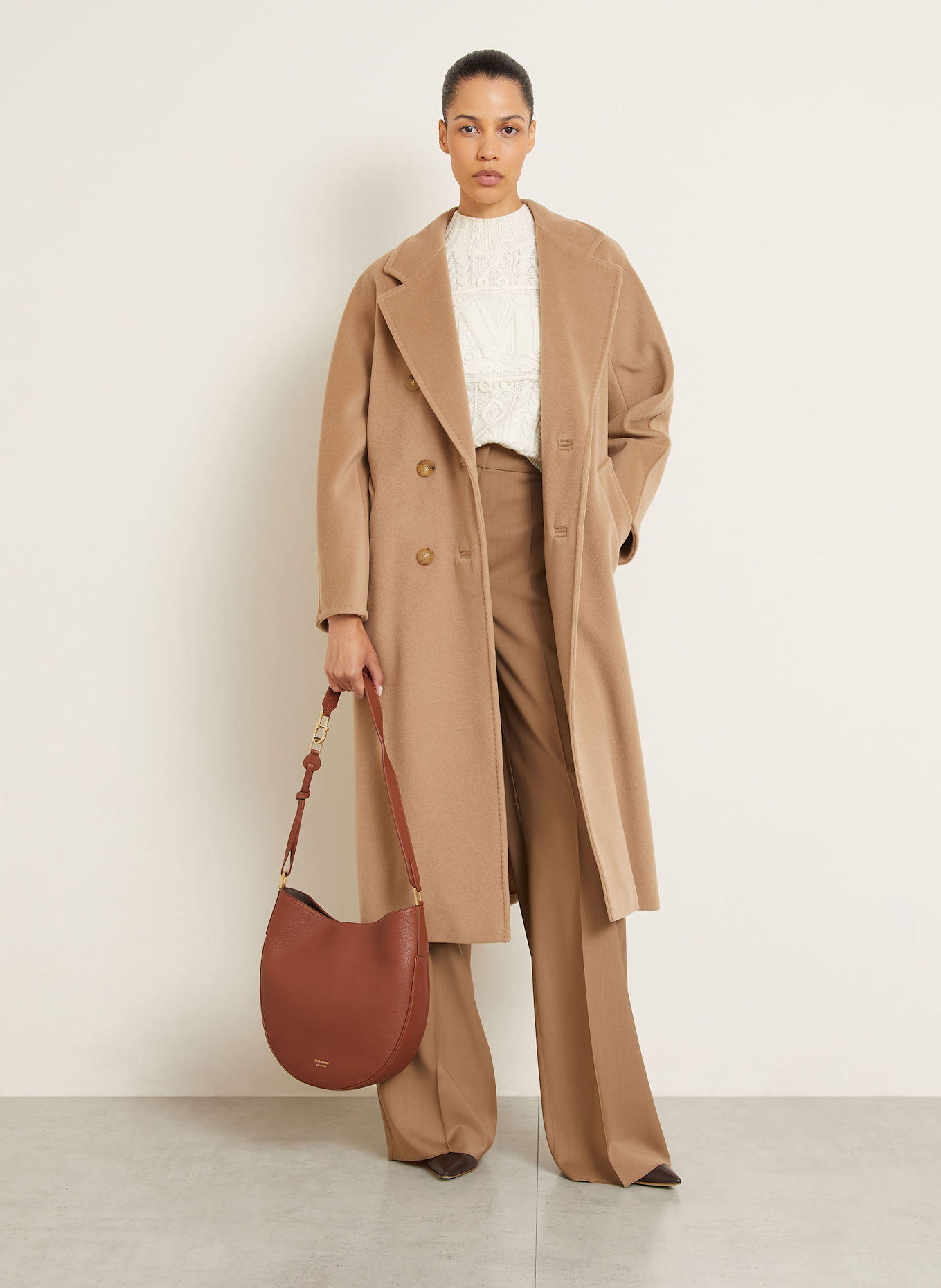 FERRAGAMO Torba worek SMILE MEDIUM: KONIAKOWY