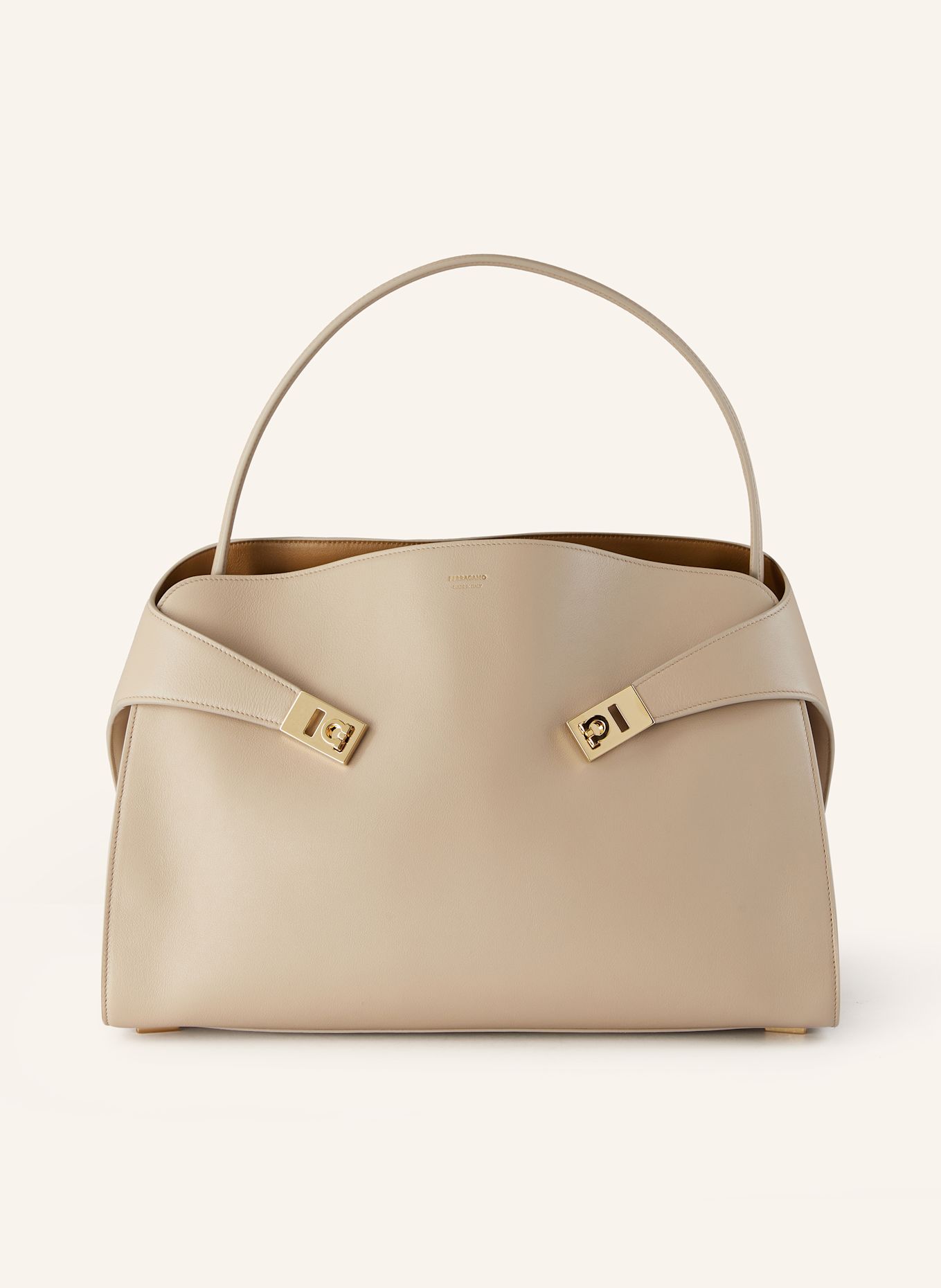 FERRAGAMO Handtasche HUG SOFT: CREME