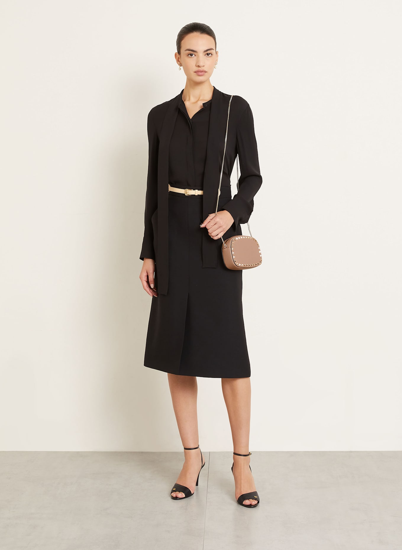 VALENTINO GARAVANI Umhängetasche ROCKSTUD MINI mit Nieten: ROSÉ