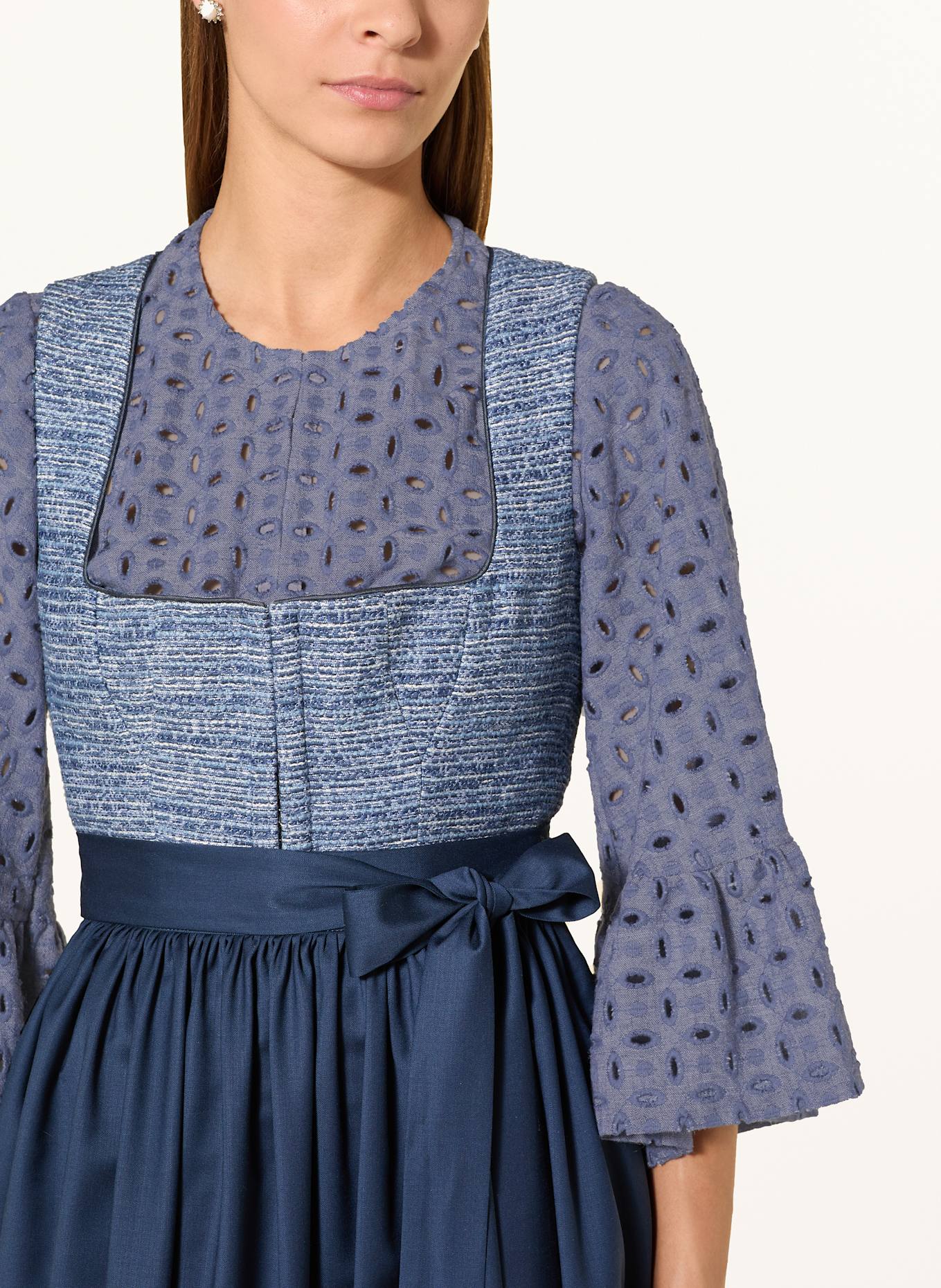 SPORTALM Dirndlbluse aus Lochspitze: BLAU