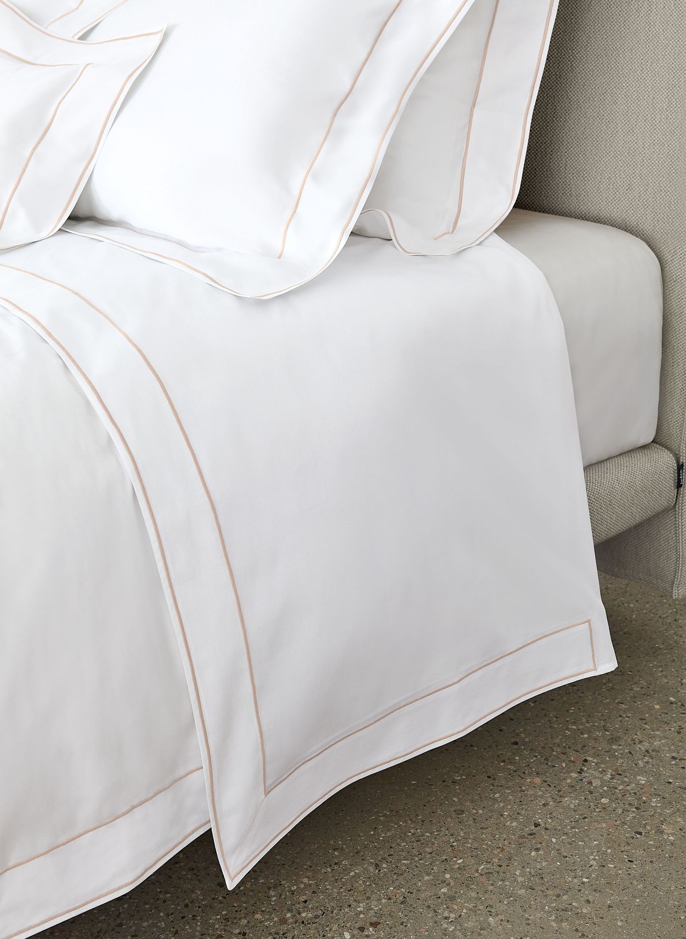 FAZZINI Kissenbezug ISOLA: WEISS / HELLBRAUN