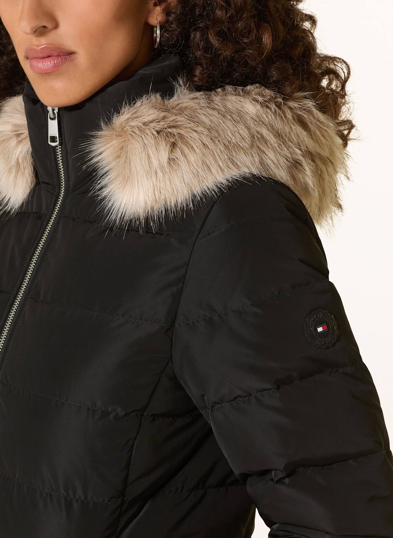 TOMMY HILFIGER Daunenjacke mit abnehmbarem Kunstpelz: SCHWARZ