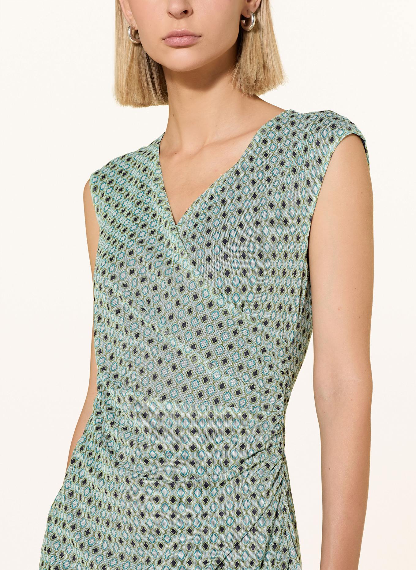 CARTOON Etuikleid in Wickeloptik aus Mesh: GRÜN / BLAU