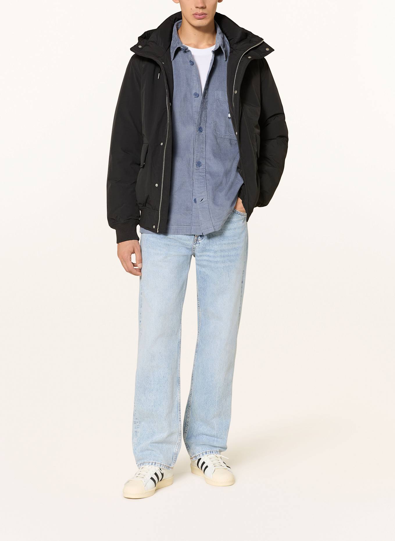 TOMMY JEANS Jacke: SCHWARZ